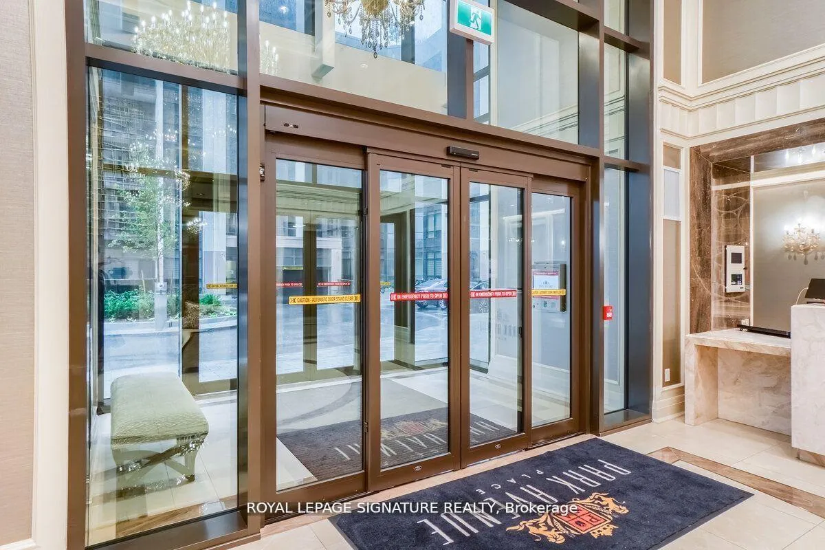 Photo 5 of Unit 121, 9085 Jane Street, Vaughan, Concord — HOMEH