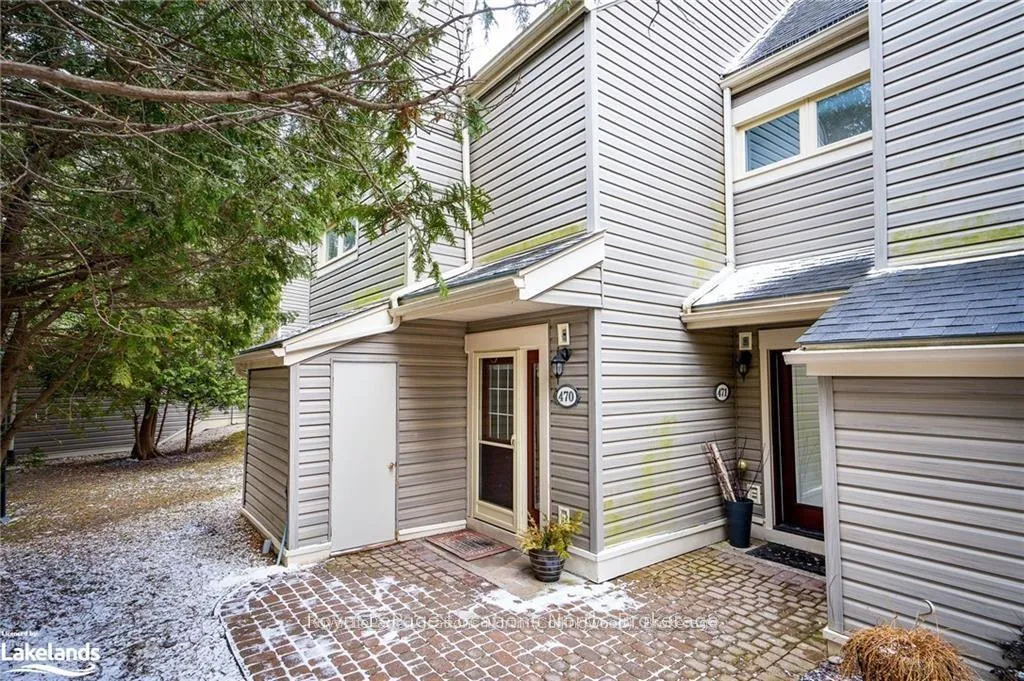 Front of 470 Oxbow Crescent