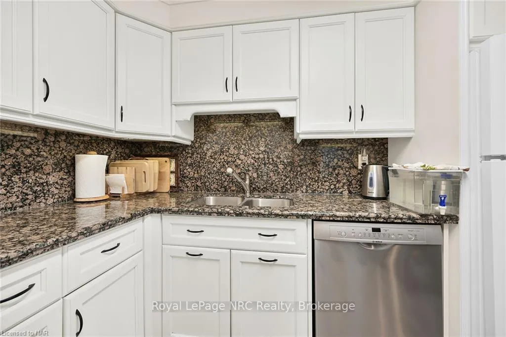 Photo 6 of Unit 1905, 301 Frances Avenue, Hamilton, Lakeshore — HOMEH