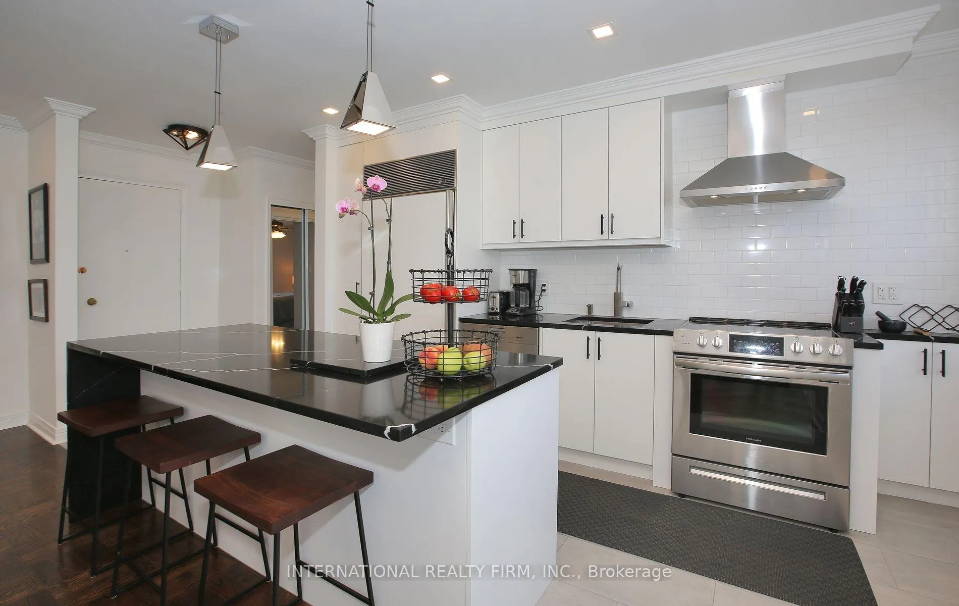 Photo 1 of Unit 405, 219 Wilson Street, Toronto, Bedford Park-Nortown — HOMEH
