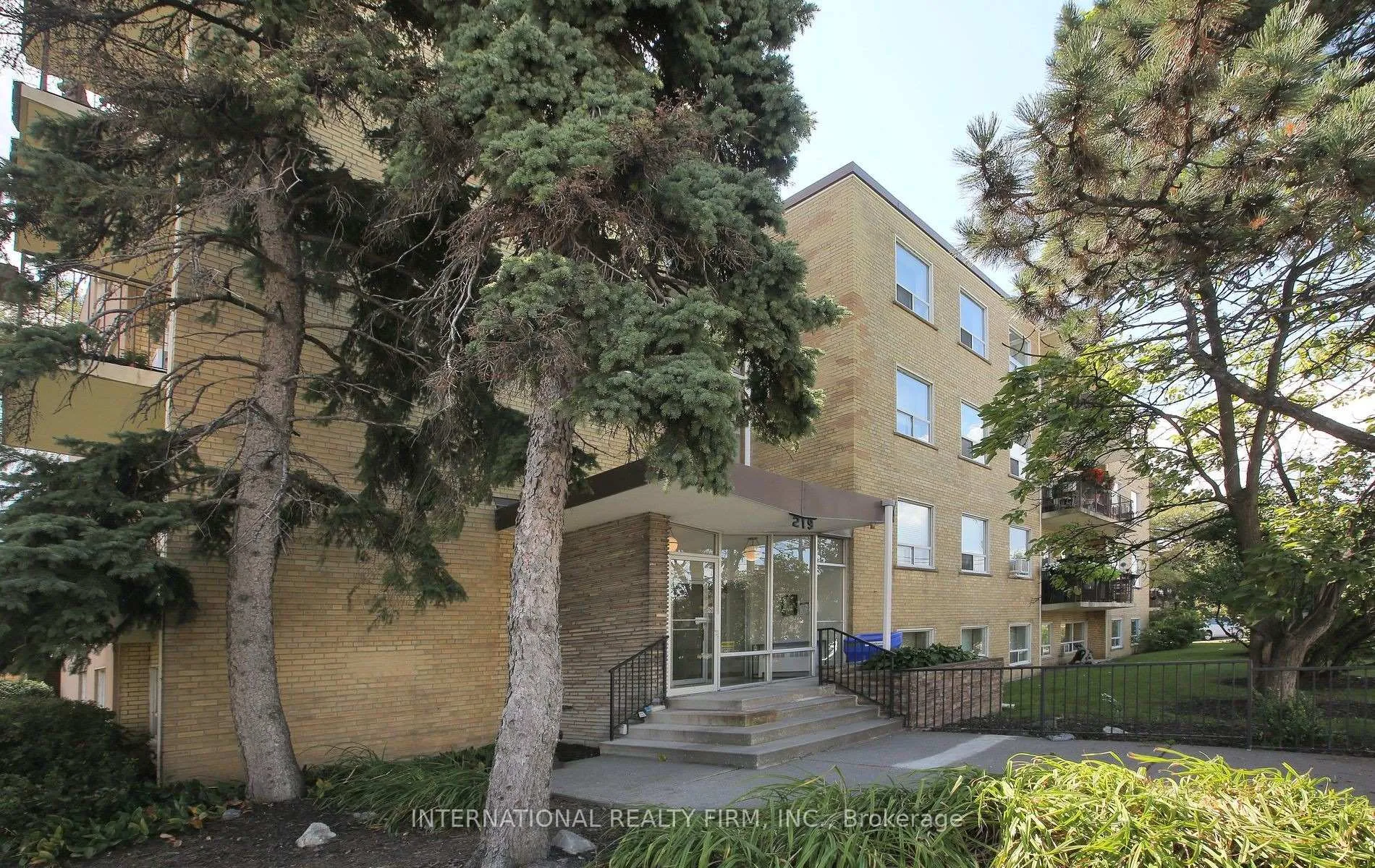 Photo 2 of Unit 405, 219 Wilson Street, Toronto, Bedford Park-Nortown — HOMEH