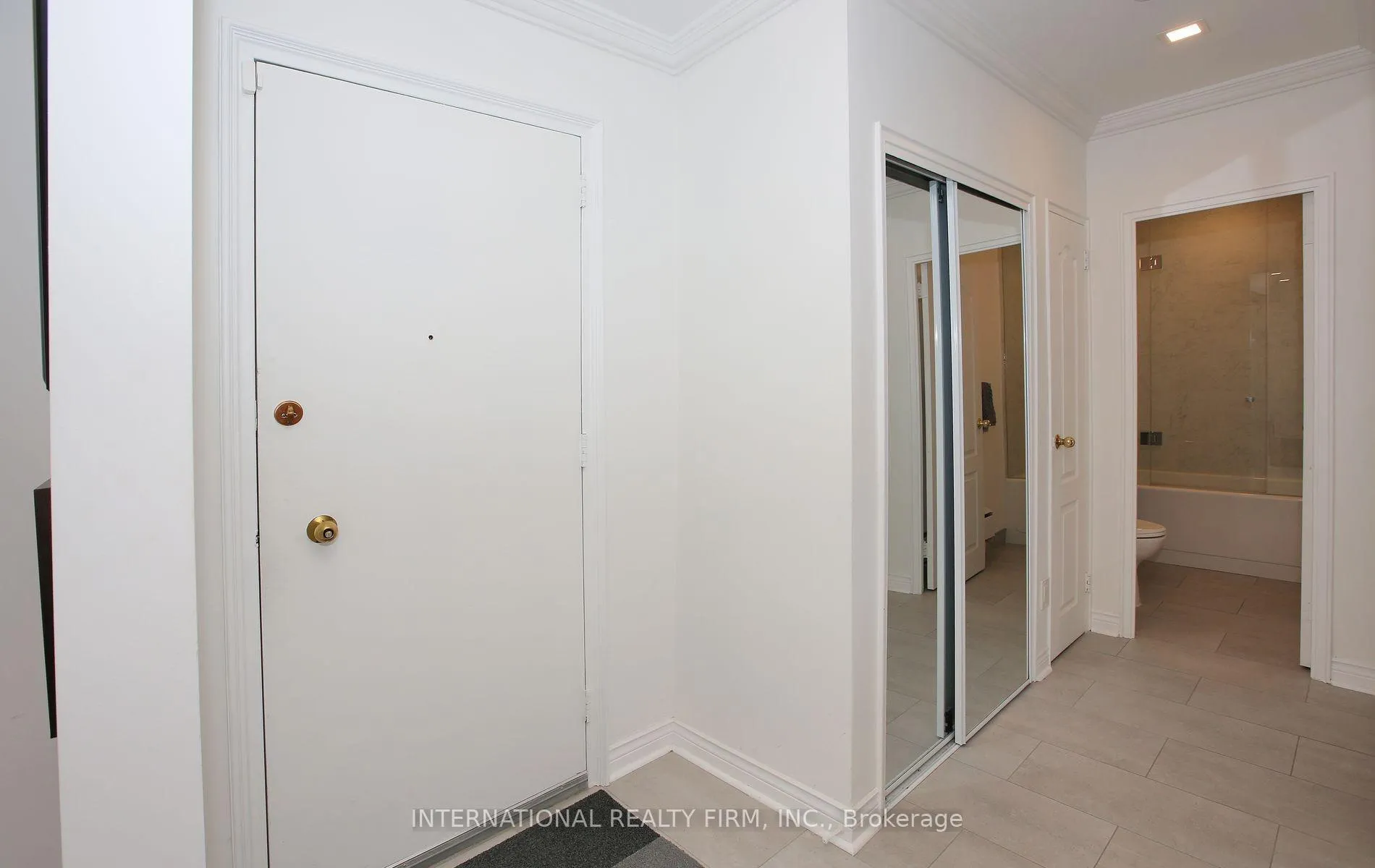 Photo 3 of Unit 405, 219 Wilson Street, Toronto, Bedford Park-Nortown — HOMEH