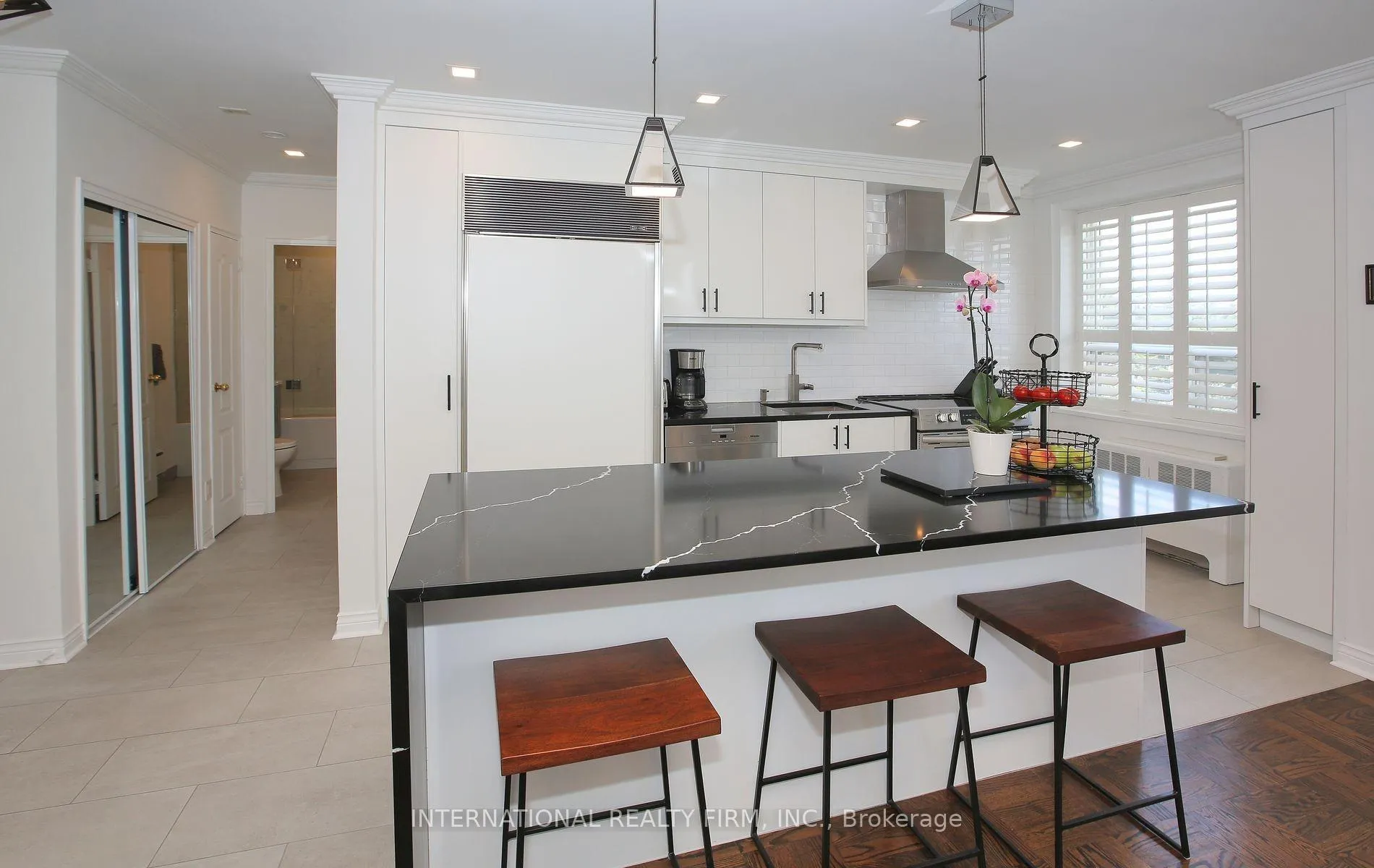 Photo 4 of Unit 405, 219 Wilson Street, Toronto, Bedford Park-Nortown — HOMEH