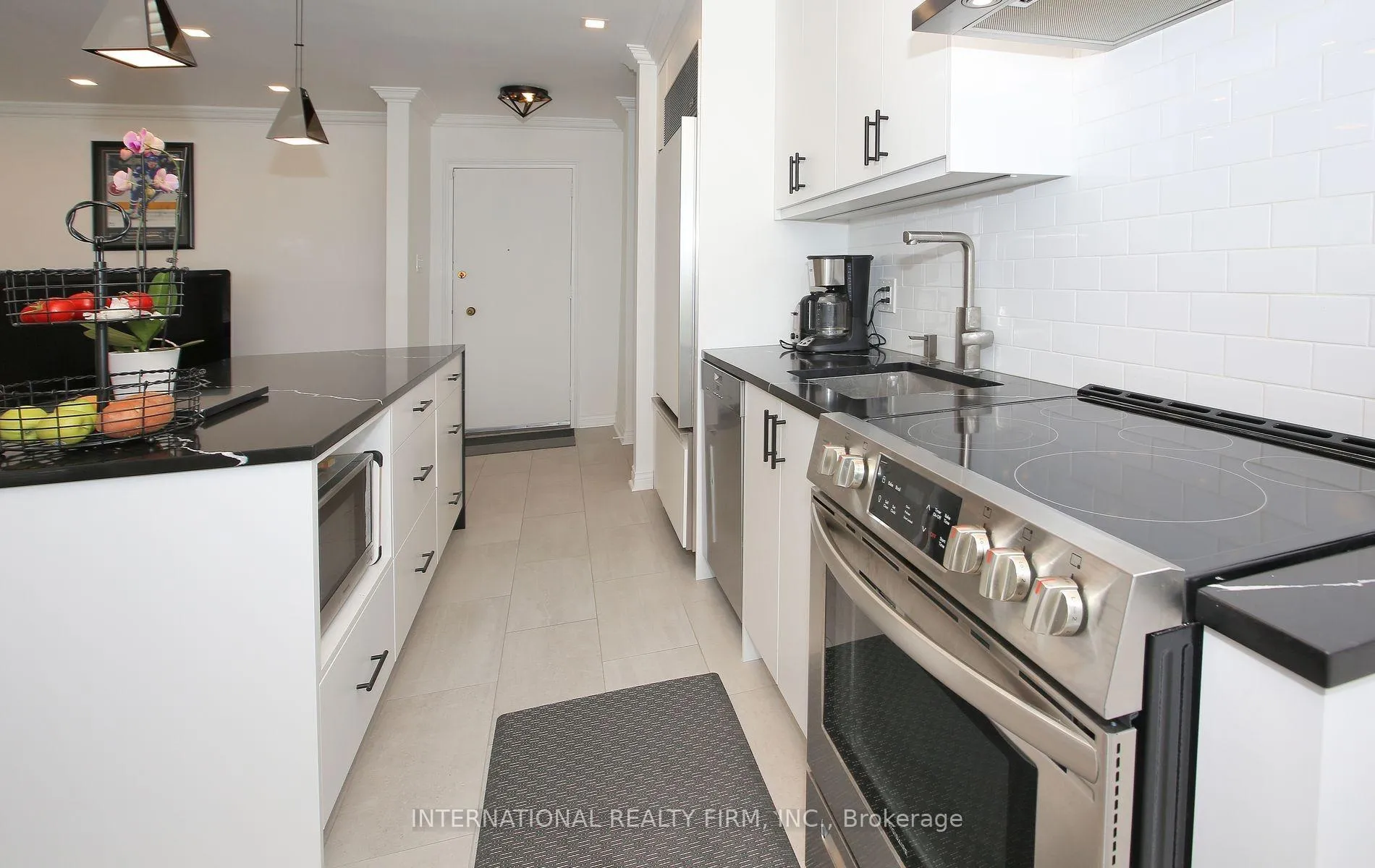 Photo 5 of Unit 405, 219 Wilson Street, Toronto, Bedford Park-Nortown — HOMEH