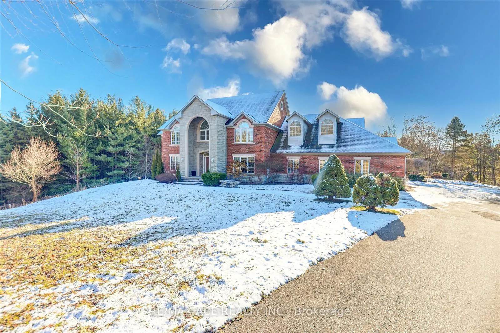 Photo 1 of 10 Stonehart Street, Caledon, Palgrave — HOMEH