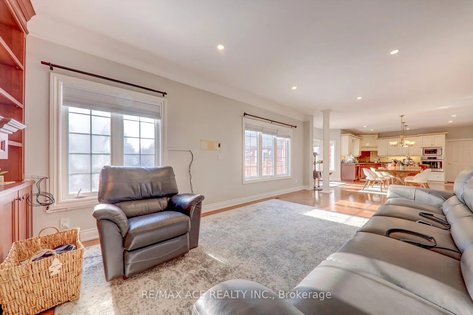 Photo 9 of 10 Stonehart Street, Caledon, Palgrave — HOMEH