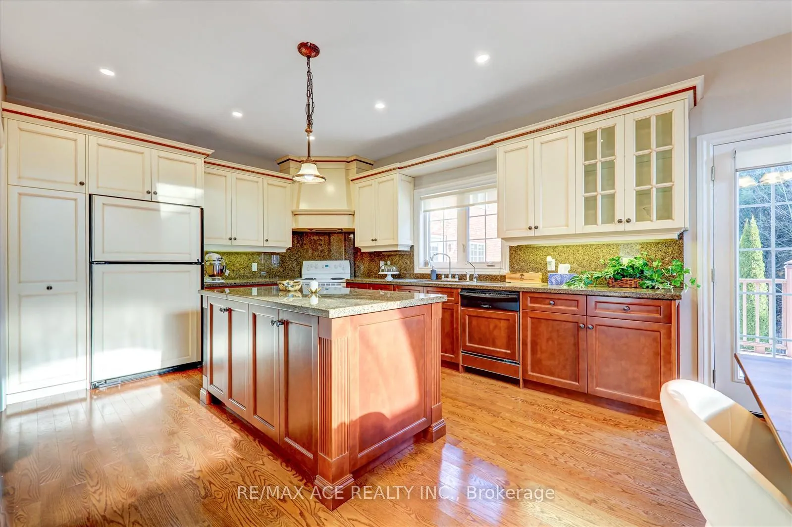 Photo 36 of 10 Stonehart Street, Caledon, Palgrave — HOMEH
