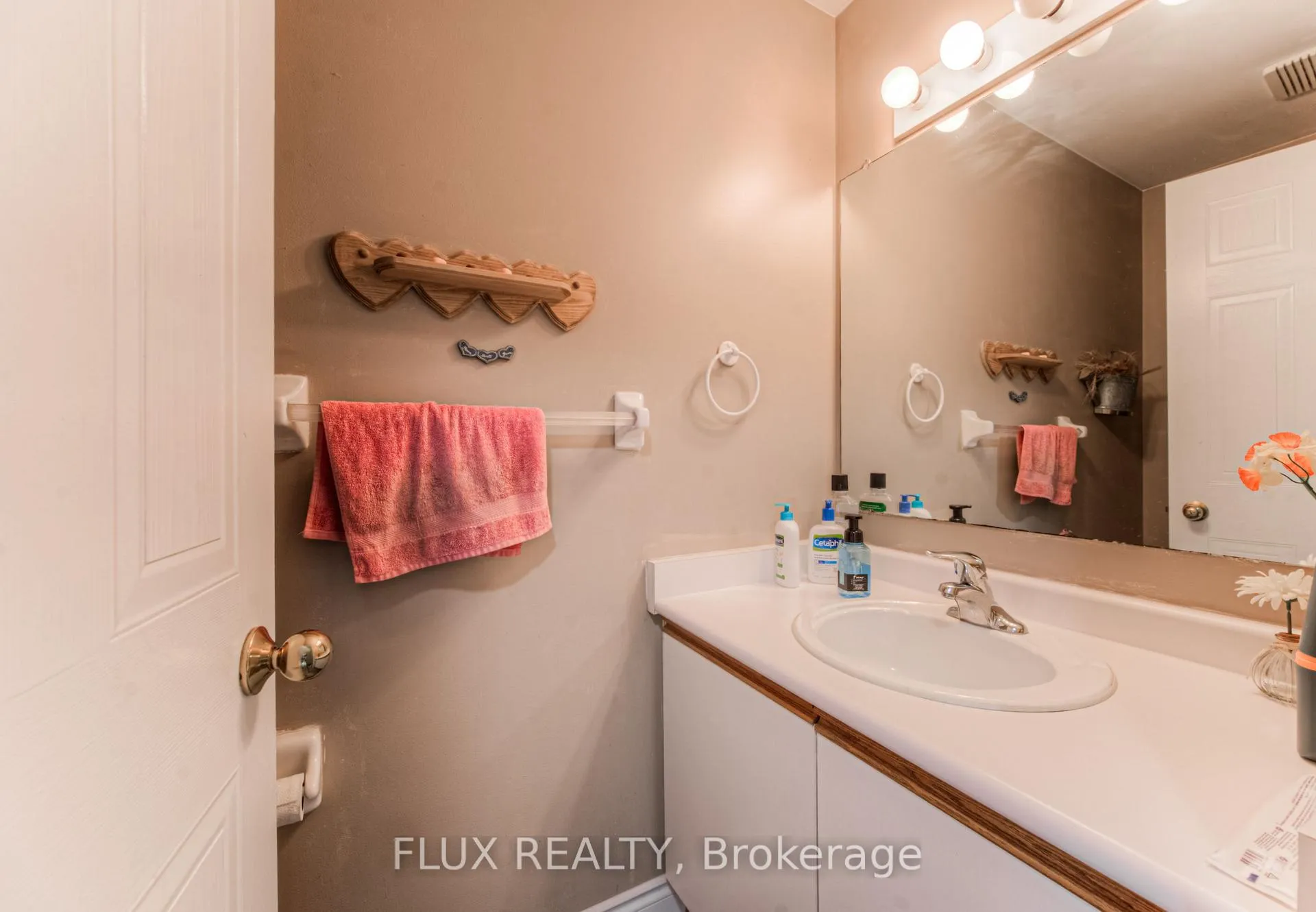 Photo 10 of Unit 26, 250 Keats Way, Waterloo, Beechwood — HOMEH