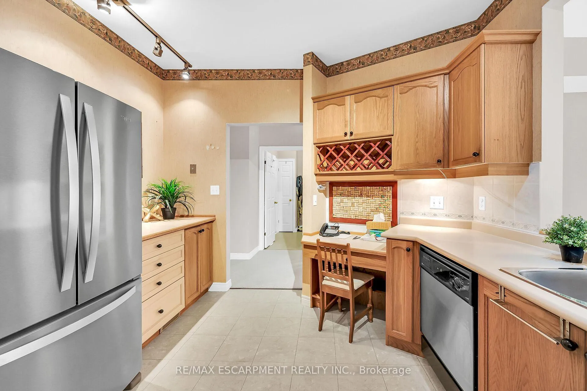 Photo 12 of 54 Greentrail Drive, Hamilton, Mount Hope — HOMEH