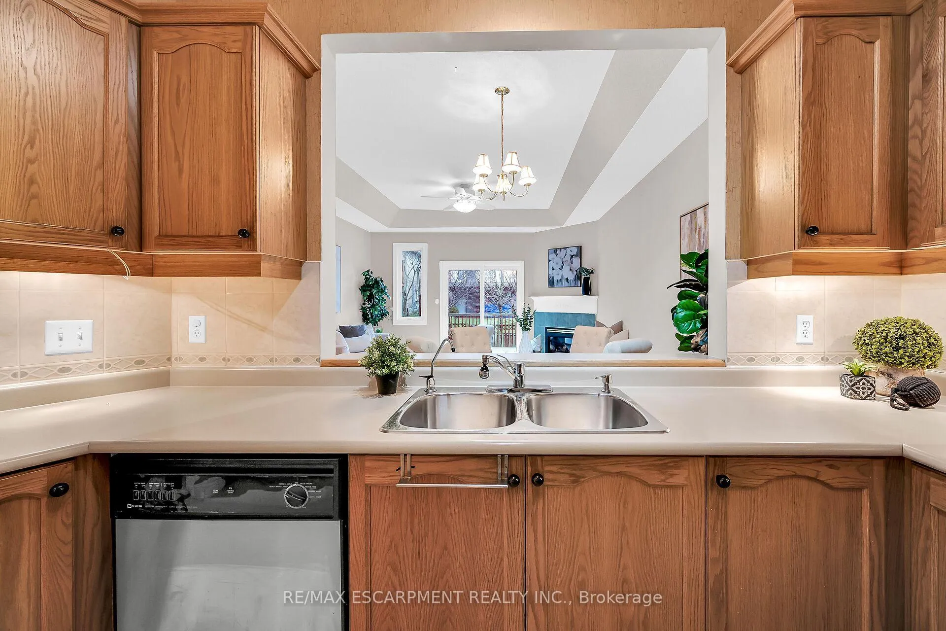 Photo 13 of 54 Greentrail Drive, Hamilton, Mount Hope — HOMEH