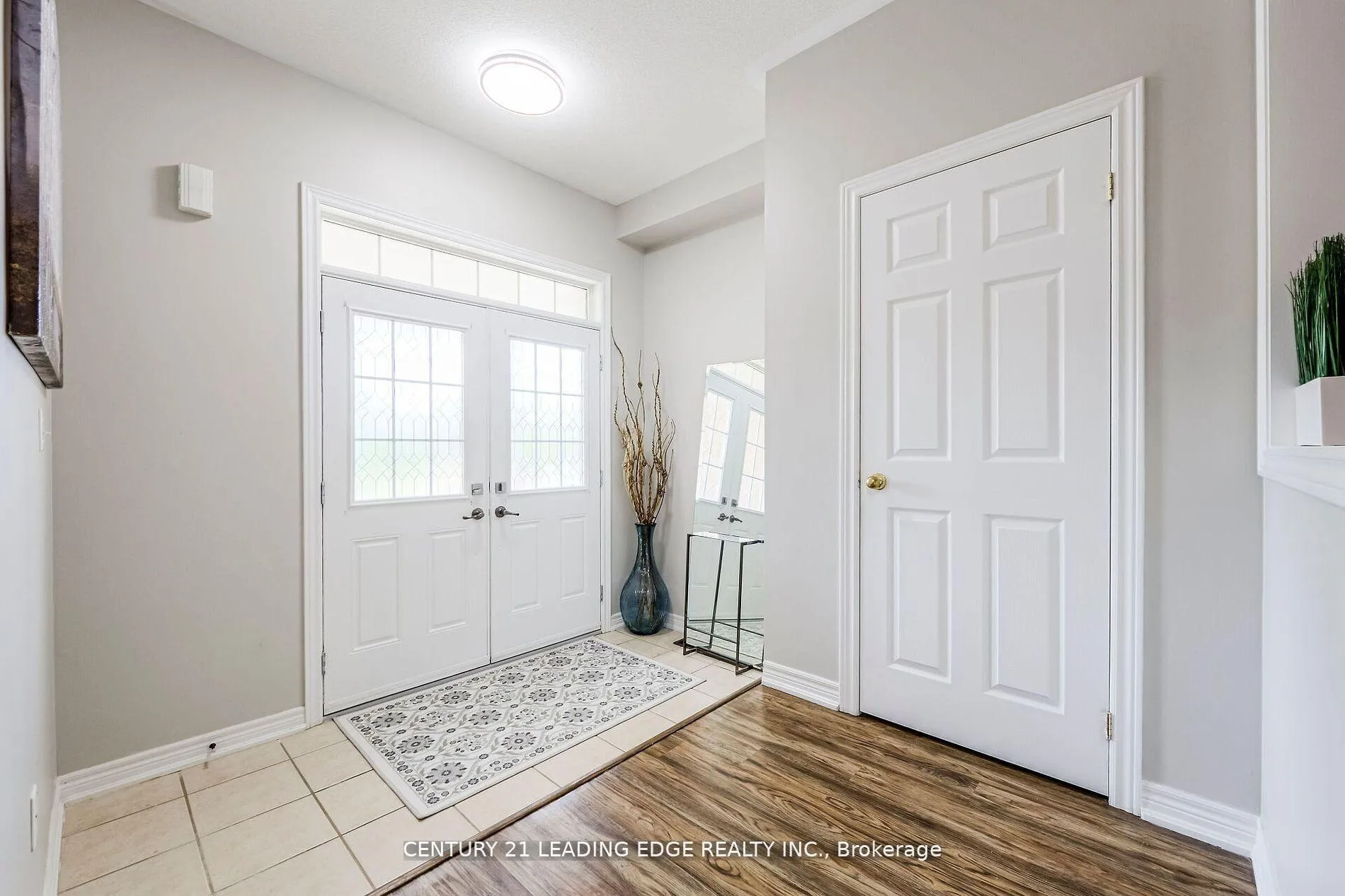 Photo 2 of 96 Nelson Street N, Clarington, Bowmanville — HOMEH