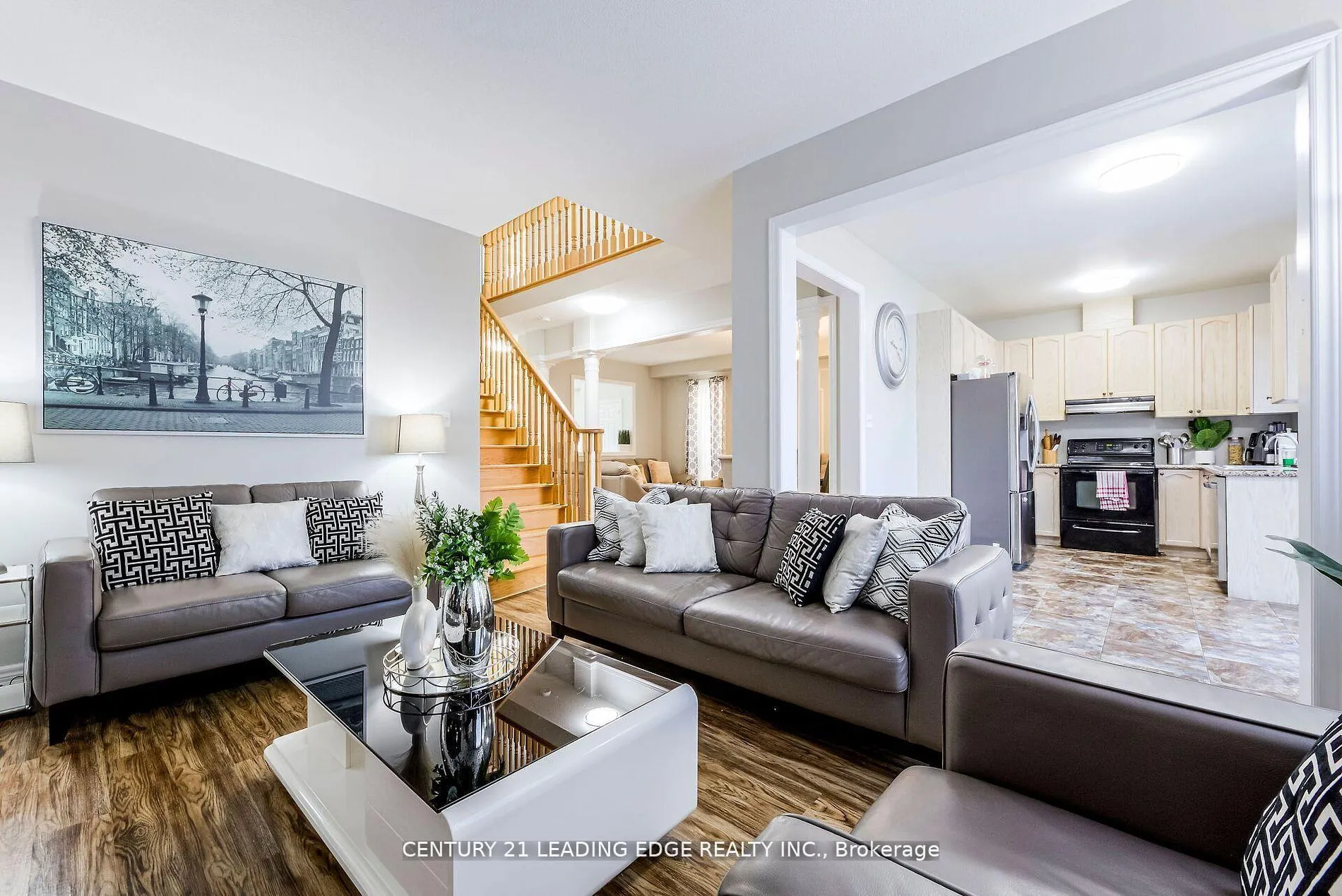 Photo 9 of 96 Nelson Street N, Clarington, Bowmanville — HOMEH