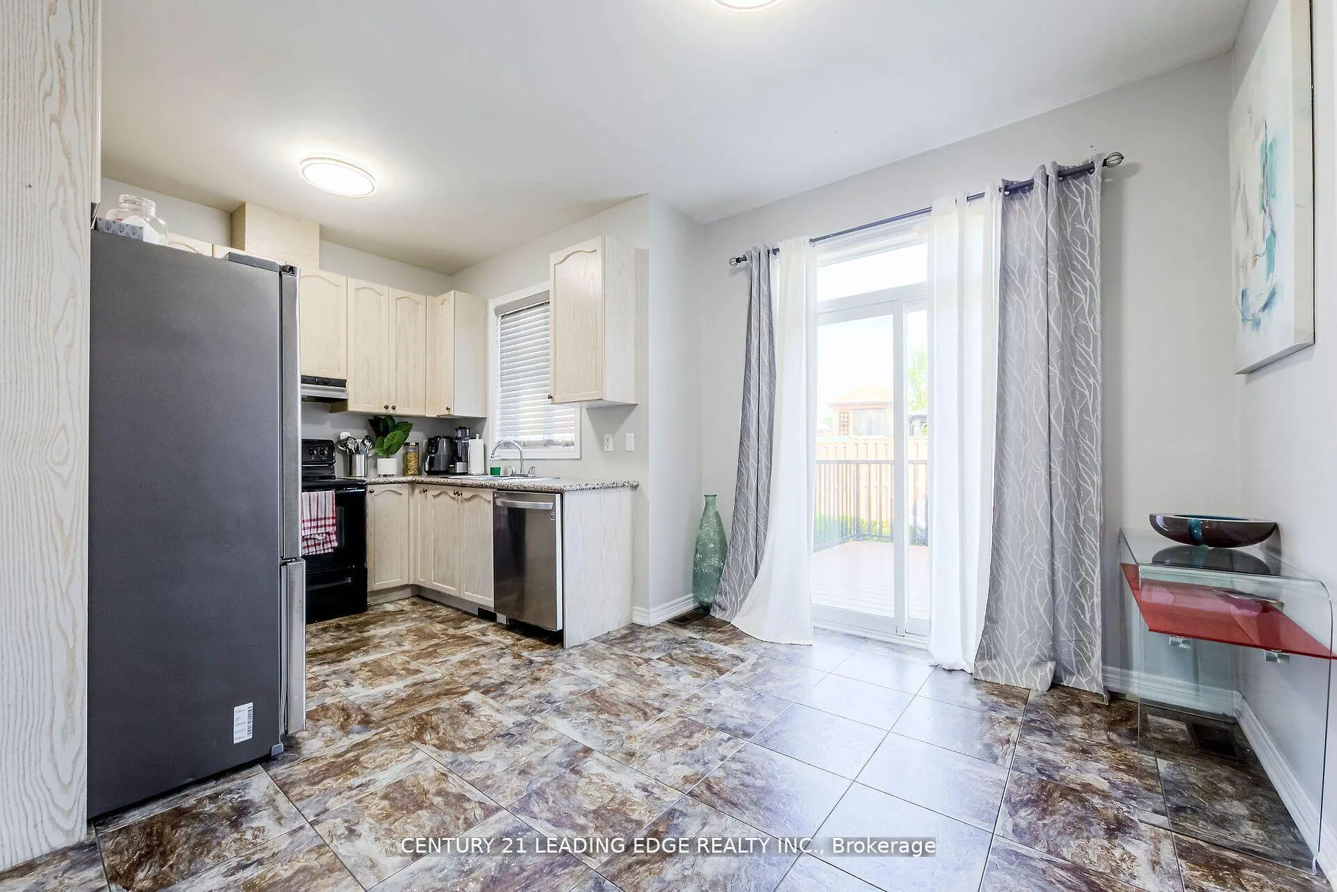 Photo 11 of 96 Nelson Street N, Clarington, Bowmanville — HOMEH