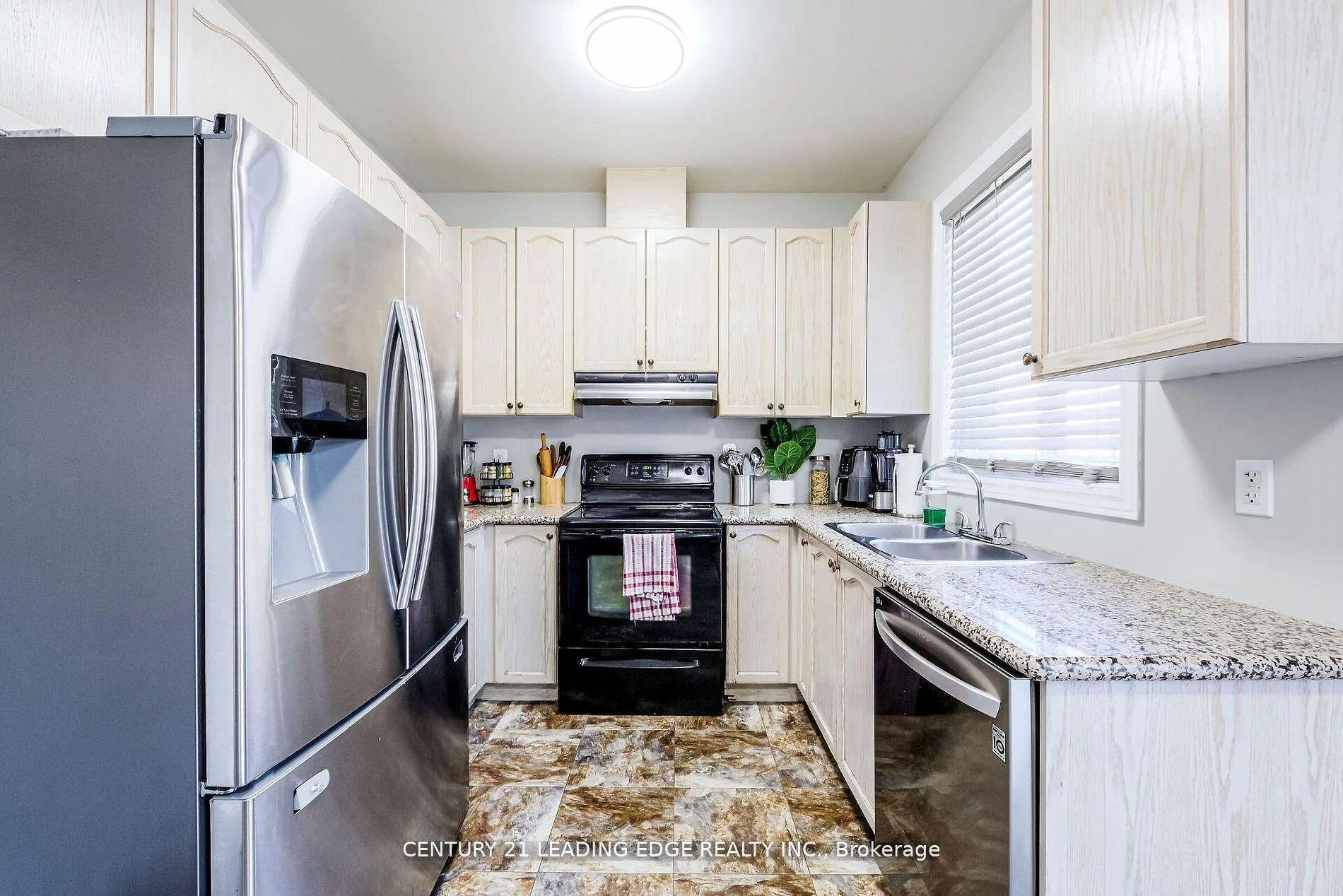 Photo 13 of 96 Nelson Street N, Clarington, Bowmanville — HOMEH