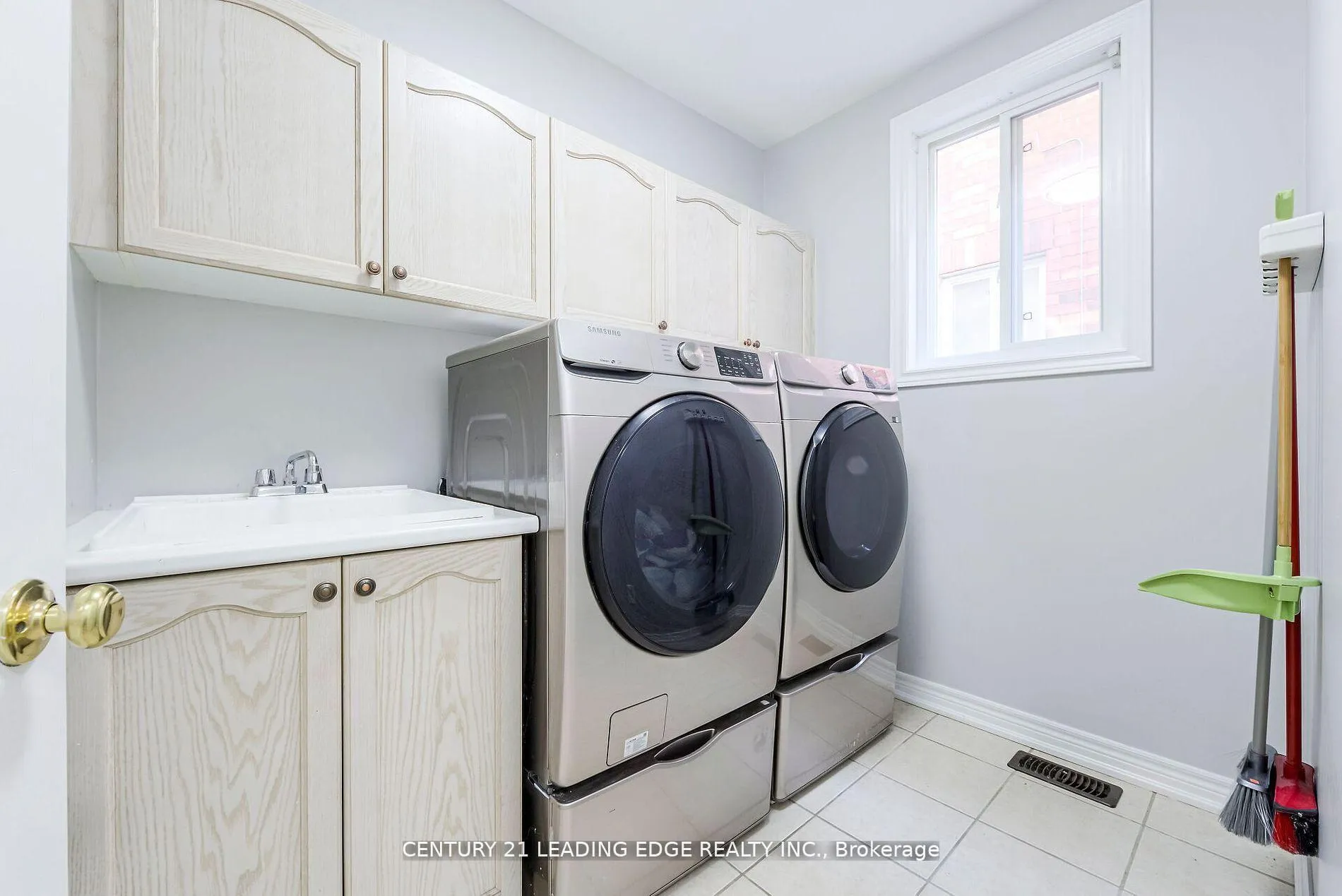 Photo 16 of 96 Nelson Street N, Clarington, Bowmanville — HOMEH