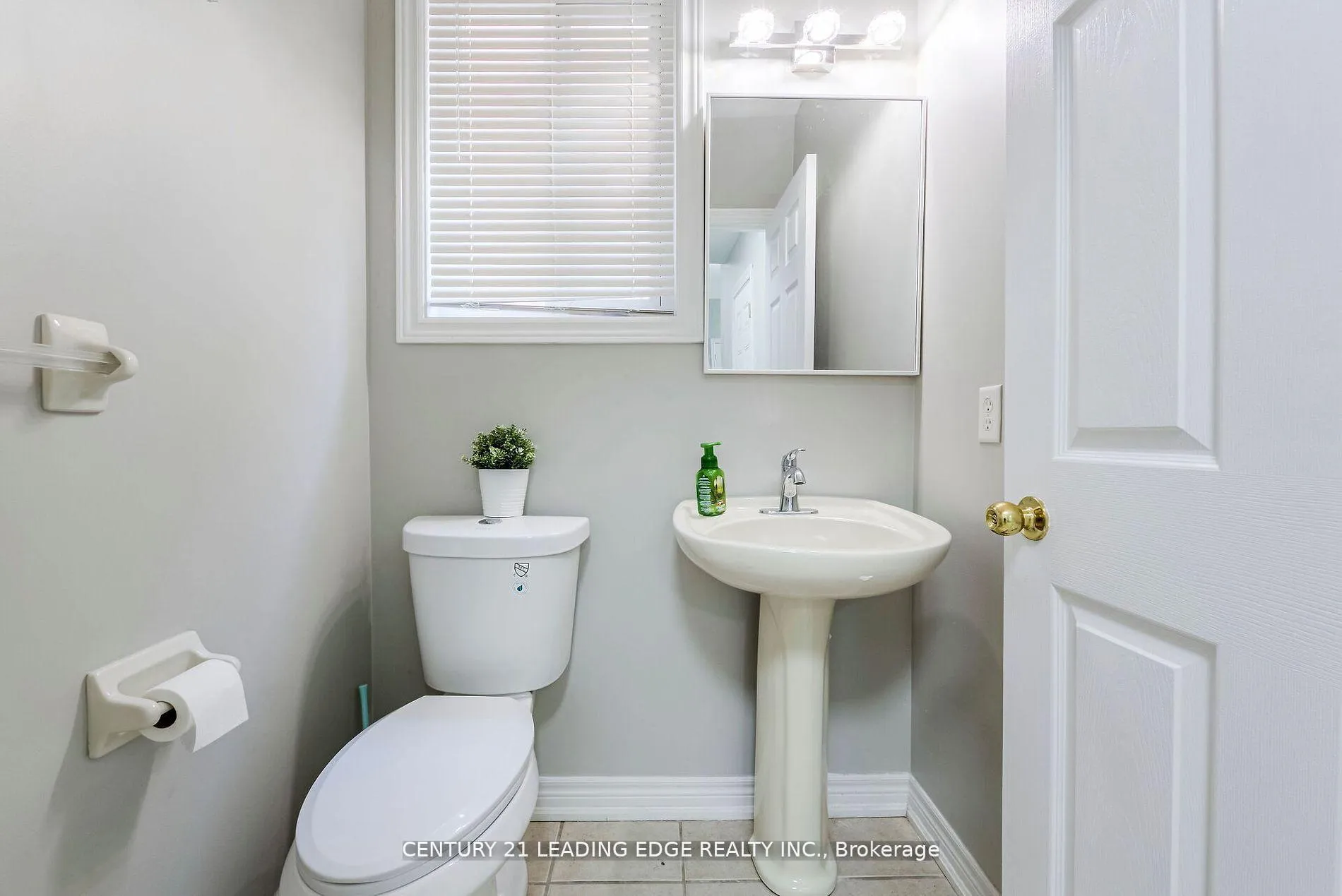 Photo 17 of 96 Nelson Street N, Clarington, Bowmanville — HOMEH
