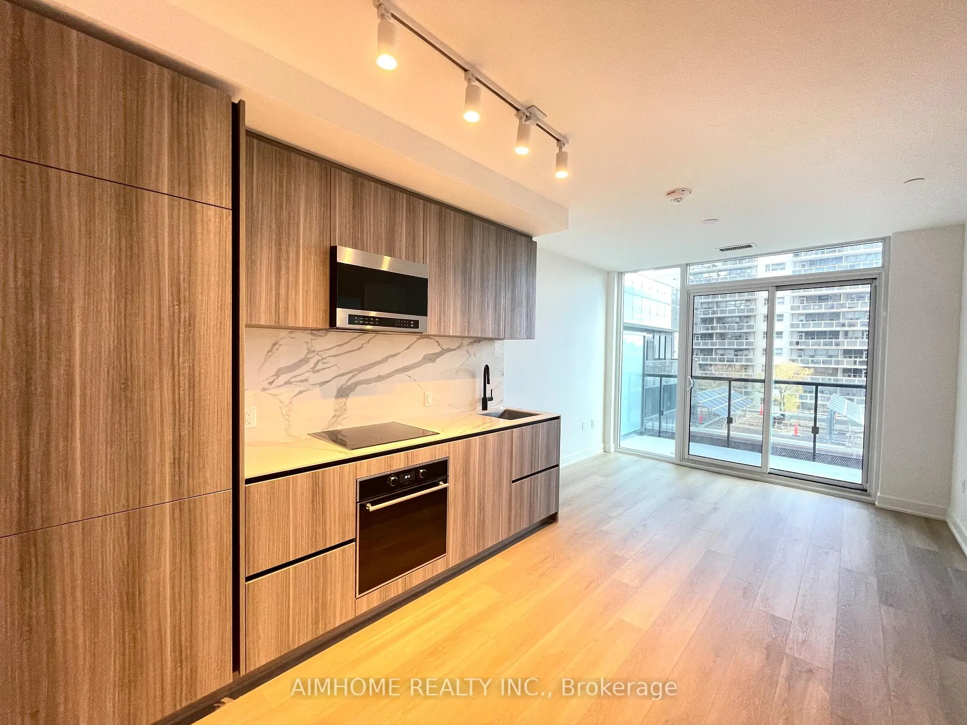 Photo 4 of Unit 618, 117 Broadway Avenue, Toronto, Mount Pleasant West — HOMEH