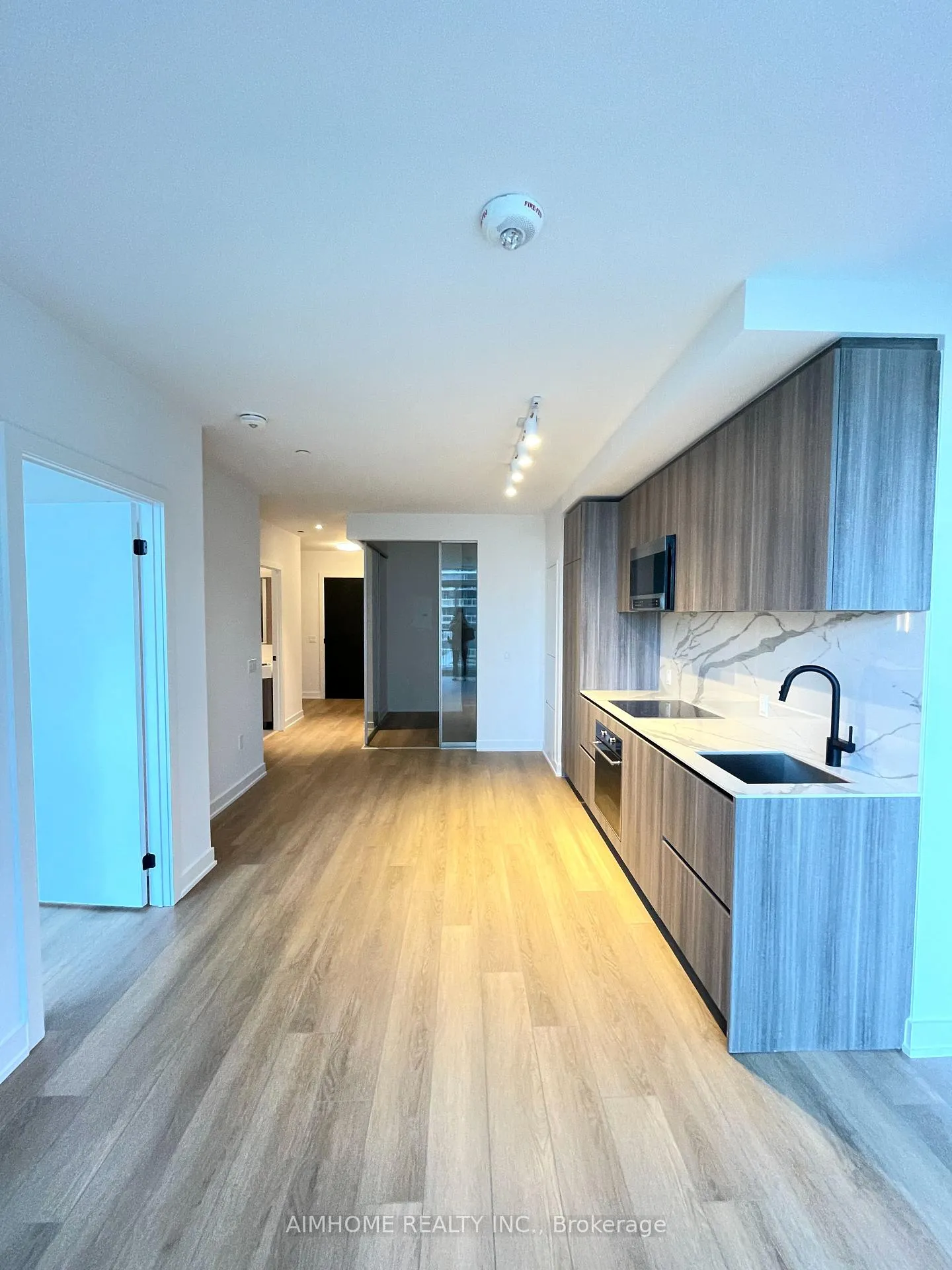 Photo 6 of Unit 618, 117 Broadway Avenue, Toronto, Mount Pleasant West — HOMEH