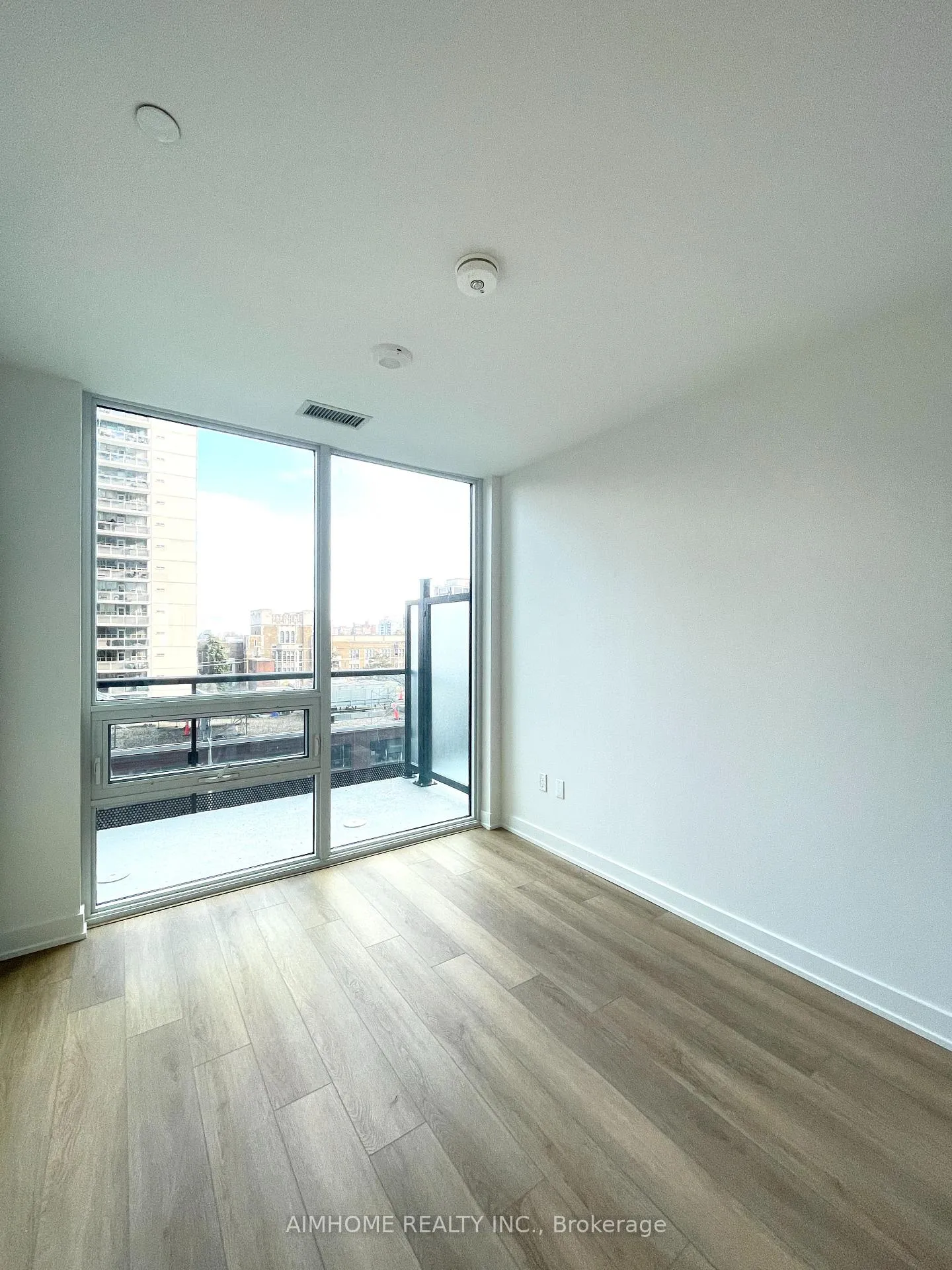 Photo 7 of Unit 618, 117 Broadway Avenue, Toronto, Mount Pleasant West — HOMEH