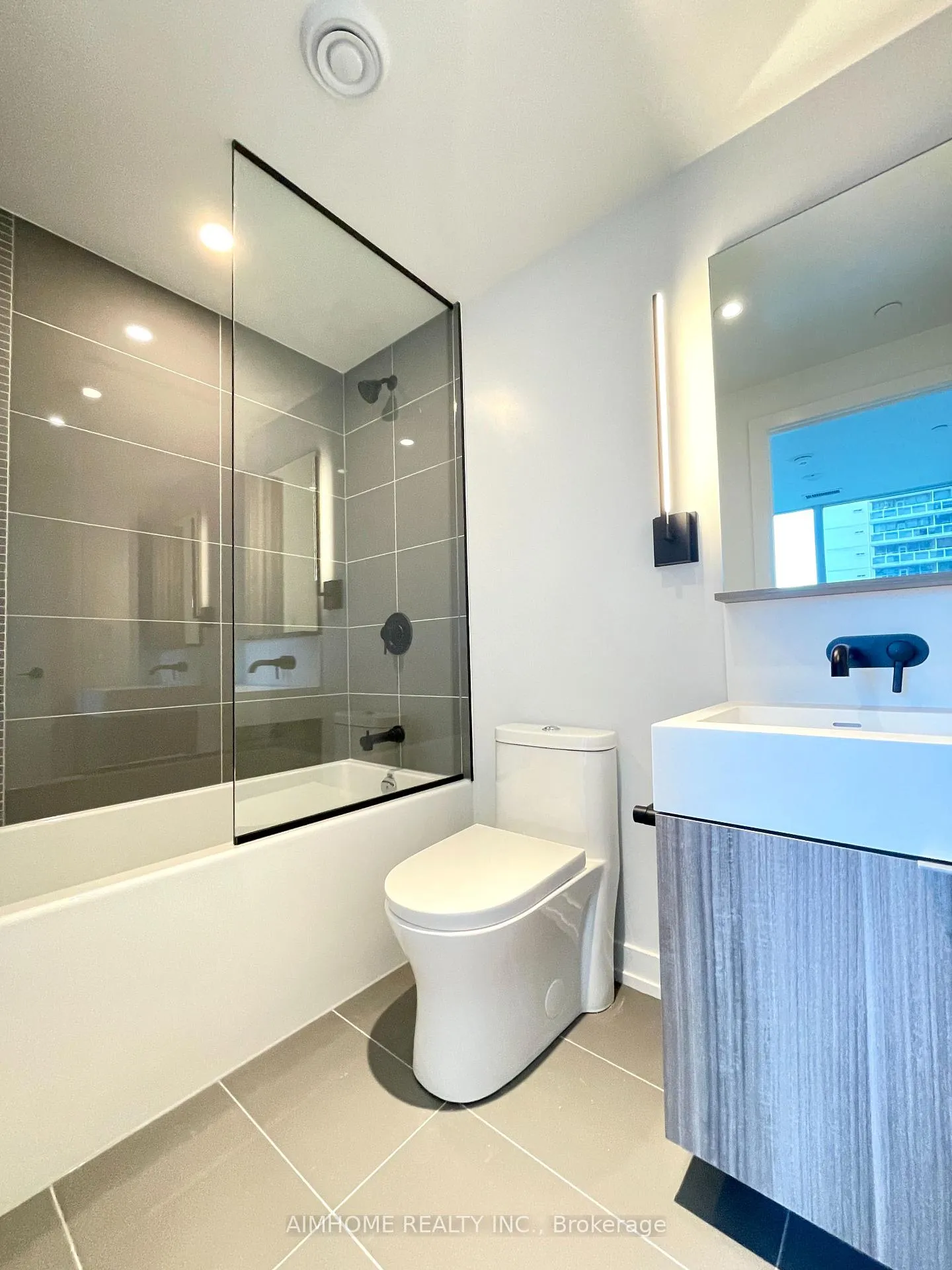 Photo 8 of Unit 618, 117 Broadway Avenue, Toronto, Mount Pleasant West — HOMEH
