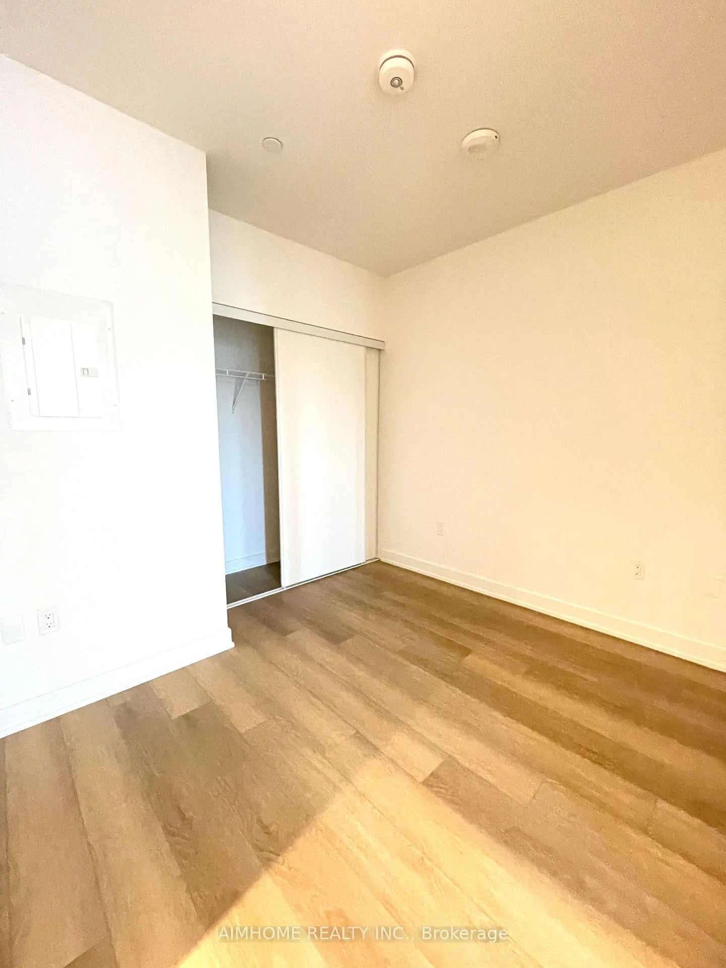 Photo 9 of Unit 618, 117 Broadway Avenue, Toronto, Mount Pleasant West — HOMEH