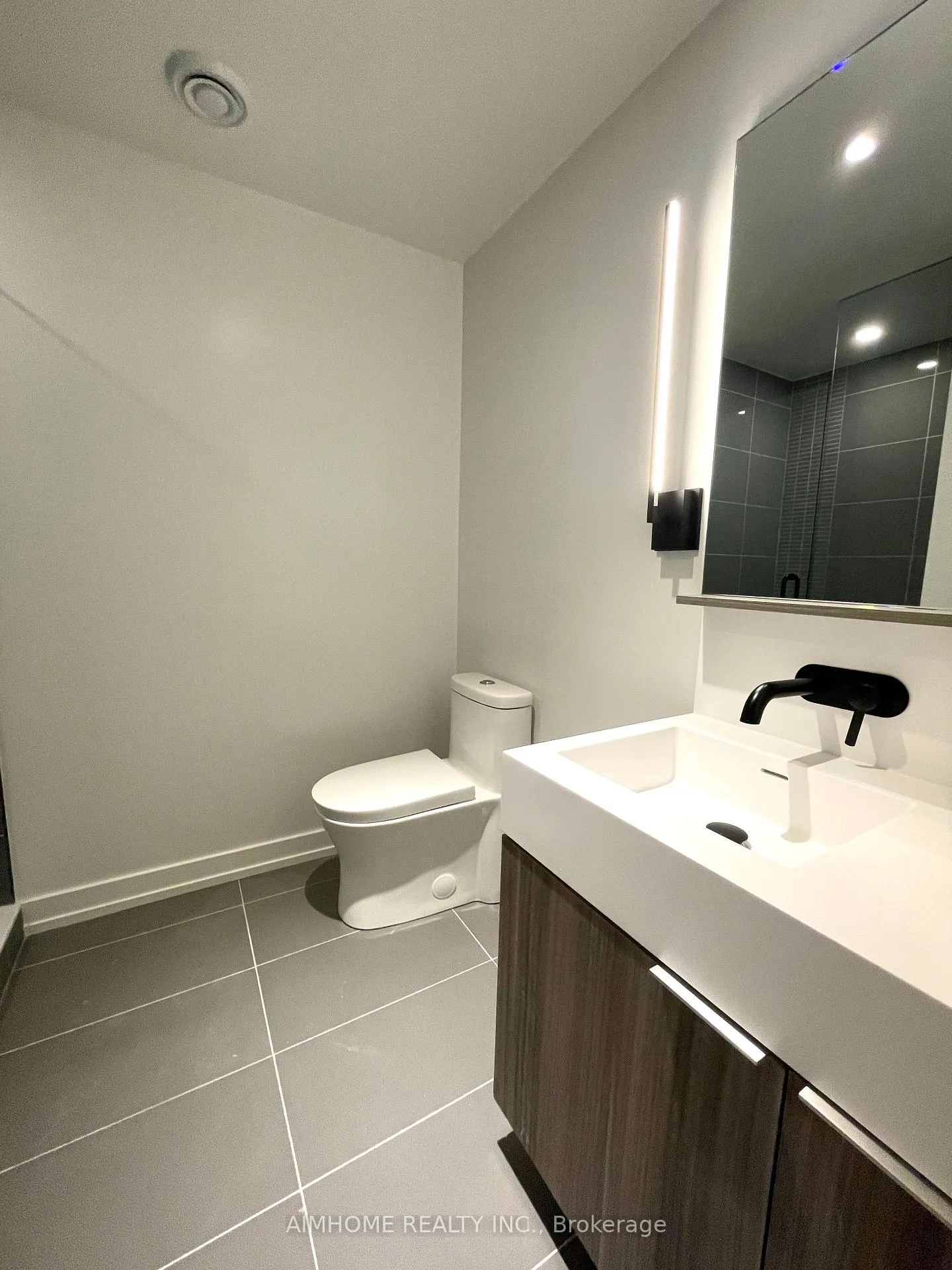 Photo 10 of Unit 618, 117 Broadway Avenue, Toronto, Mount Pleasant West — HOMEH