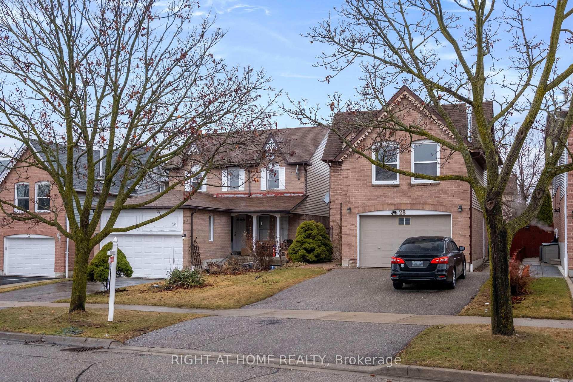 Photo 2 of 28 Chapman Drive, Ajax, Central — HOMEH