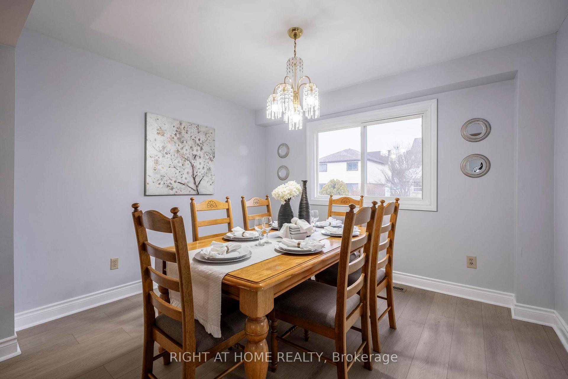 Photo 11 of 28 Chapman Drive, Ajax, Central — HOMEH