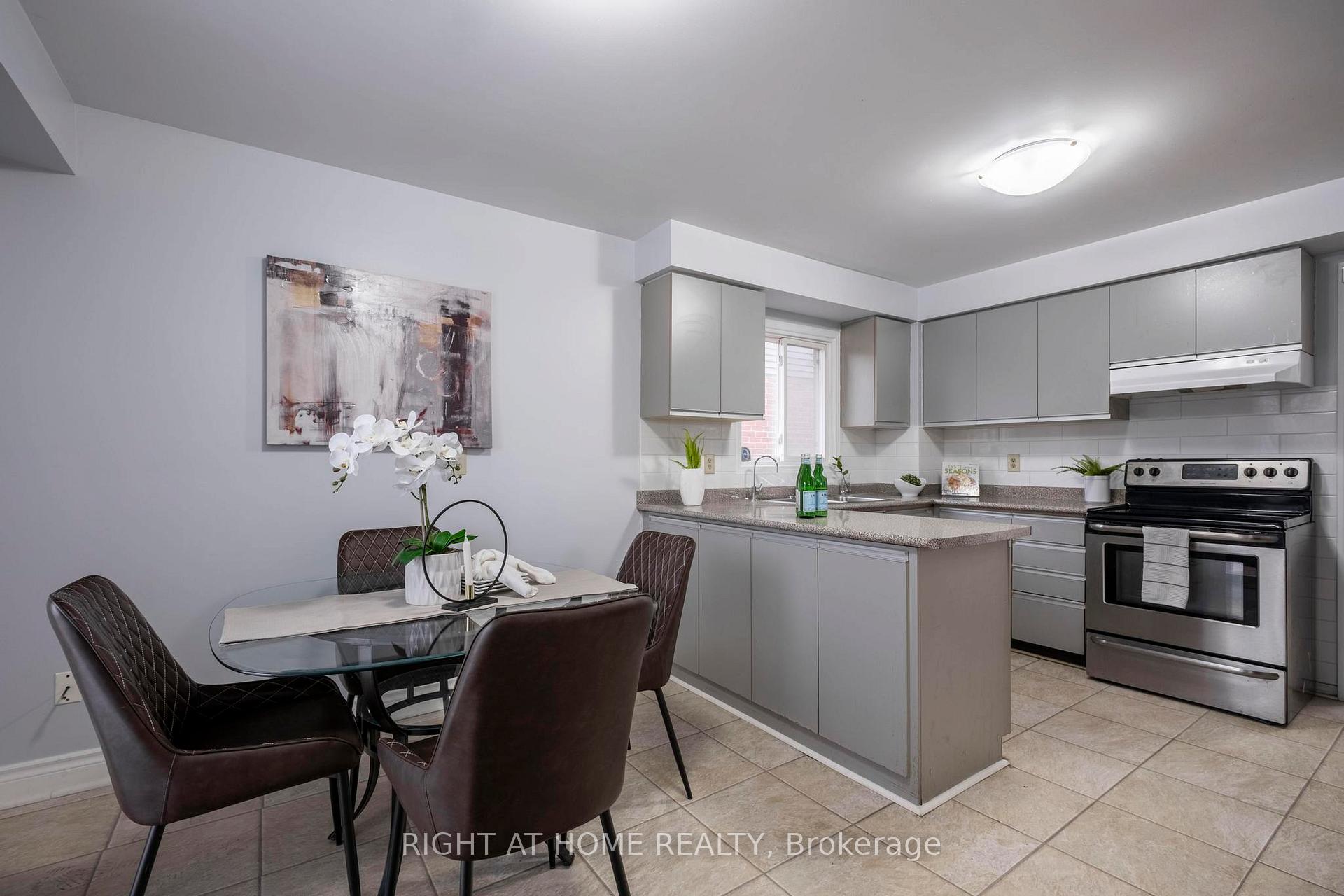 Photo 13 of 28 Chapman Drive, Ajax, Central — HOMEH