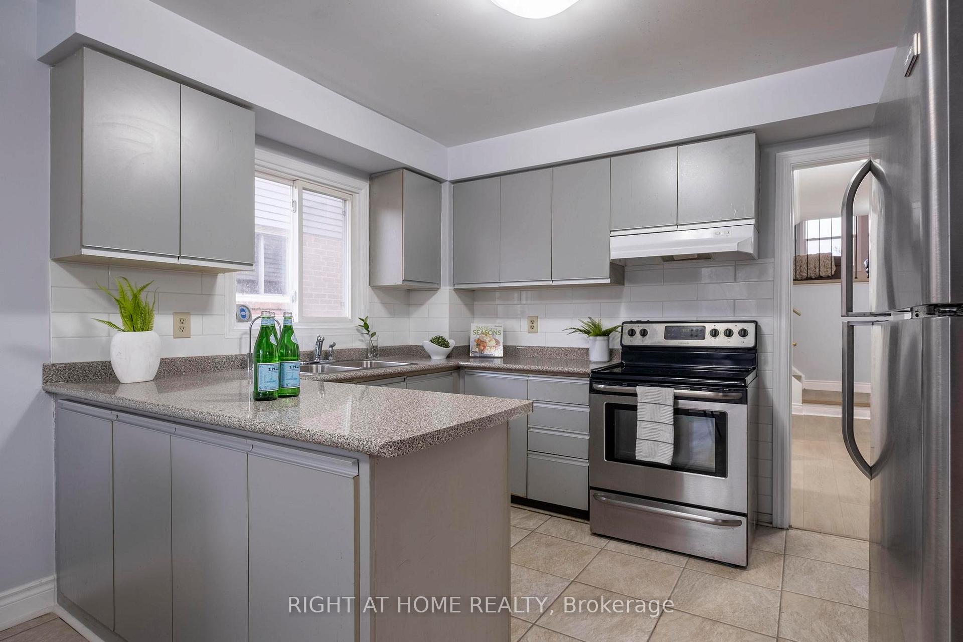 Photo 14 of 28 Chapman Drive, Ajax, Central — HOMEH