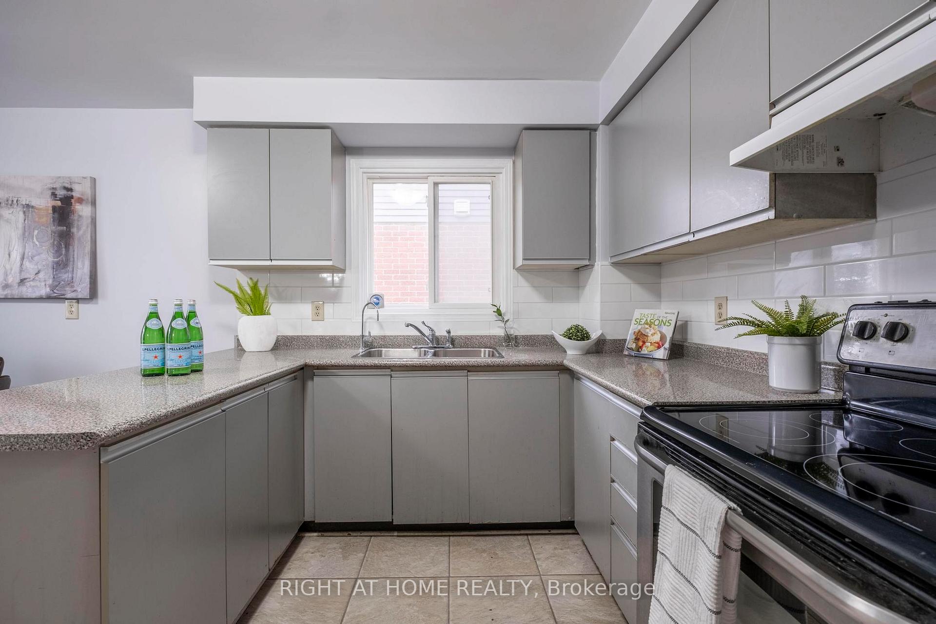 Photo 16 of 28 Chapman Drive, Ajax, Central — HOMEH