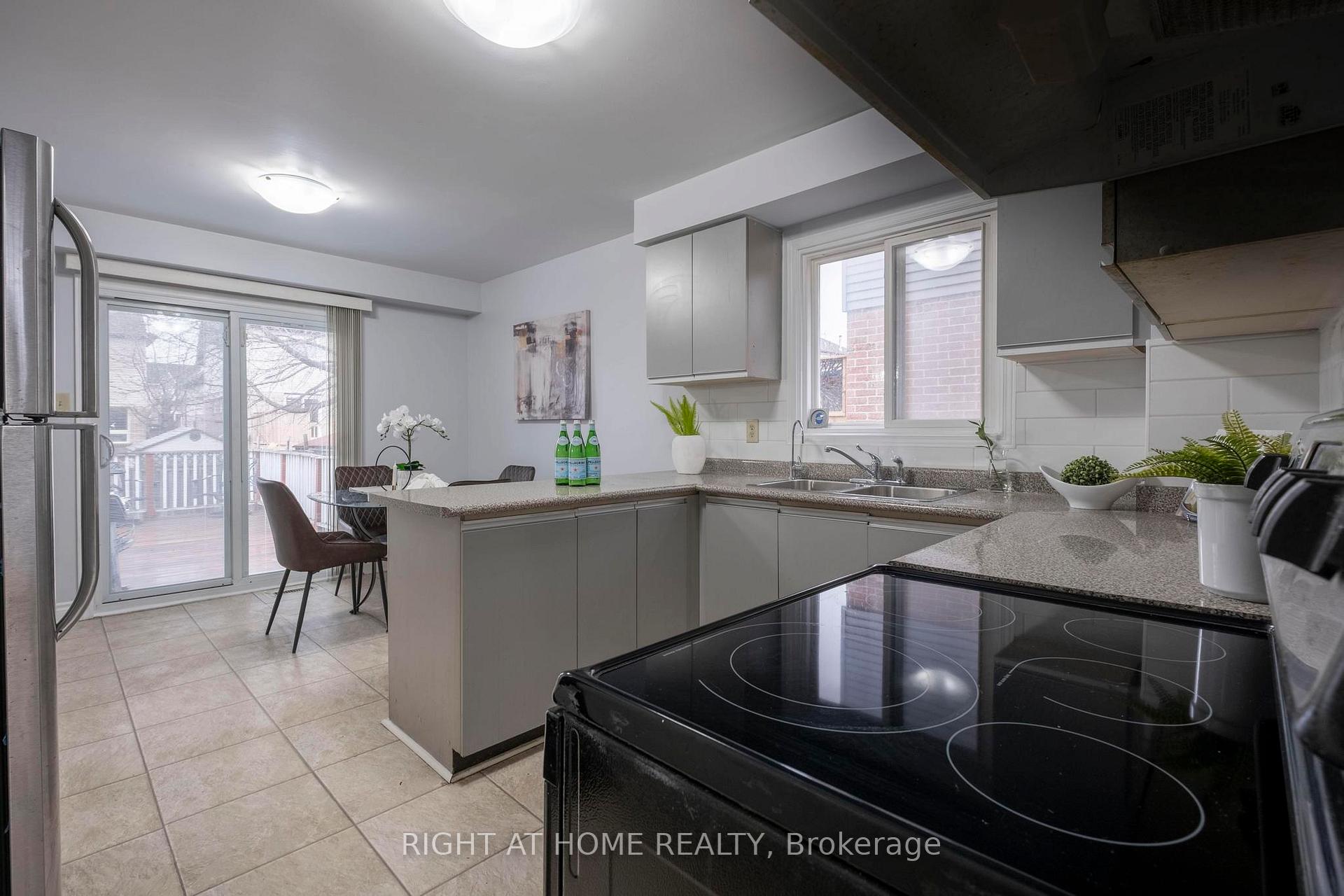 Photo 18 of 28 Chapman Drive, Ajax, Central — HOMEH