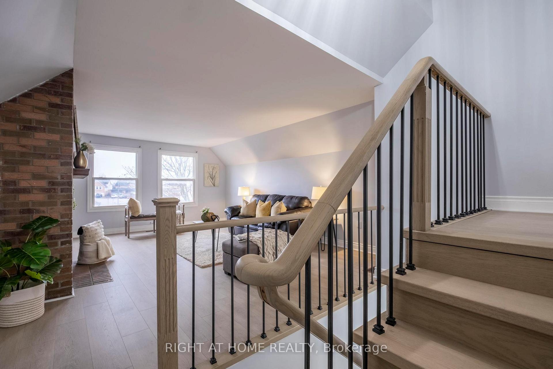 Photo 20 of 28 Chapman Drive, Ajax, Central — HOMEH