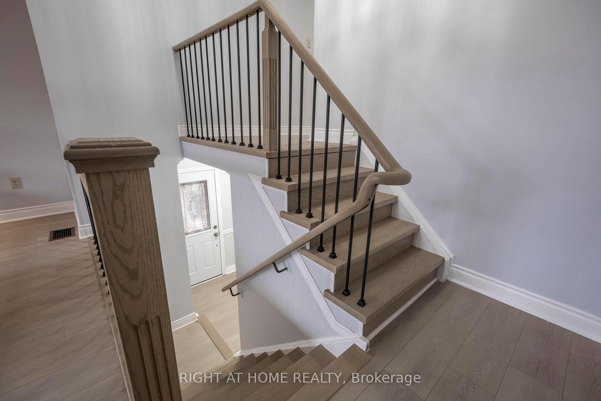 Photo 21 of 28 Chapman Drive, Ajax, Central — HOMEH