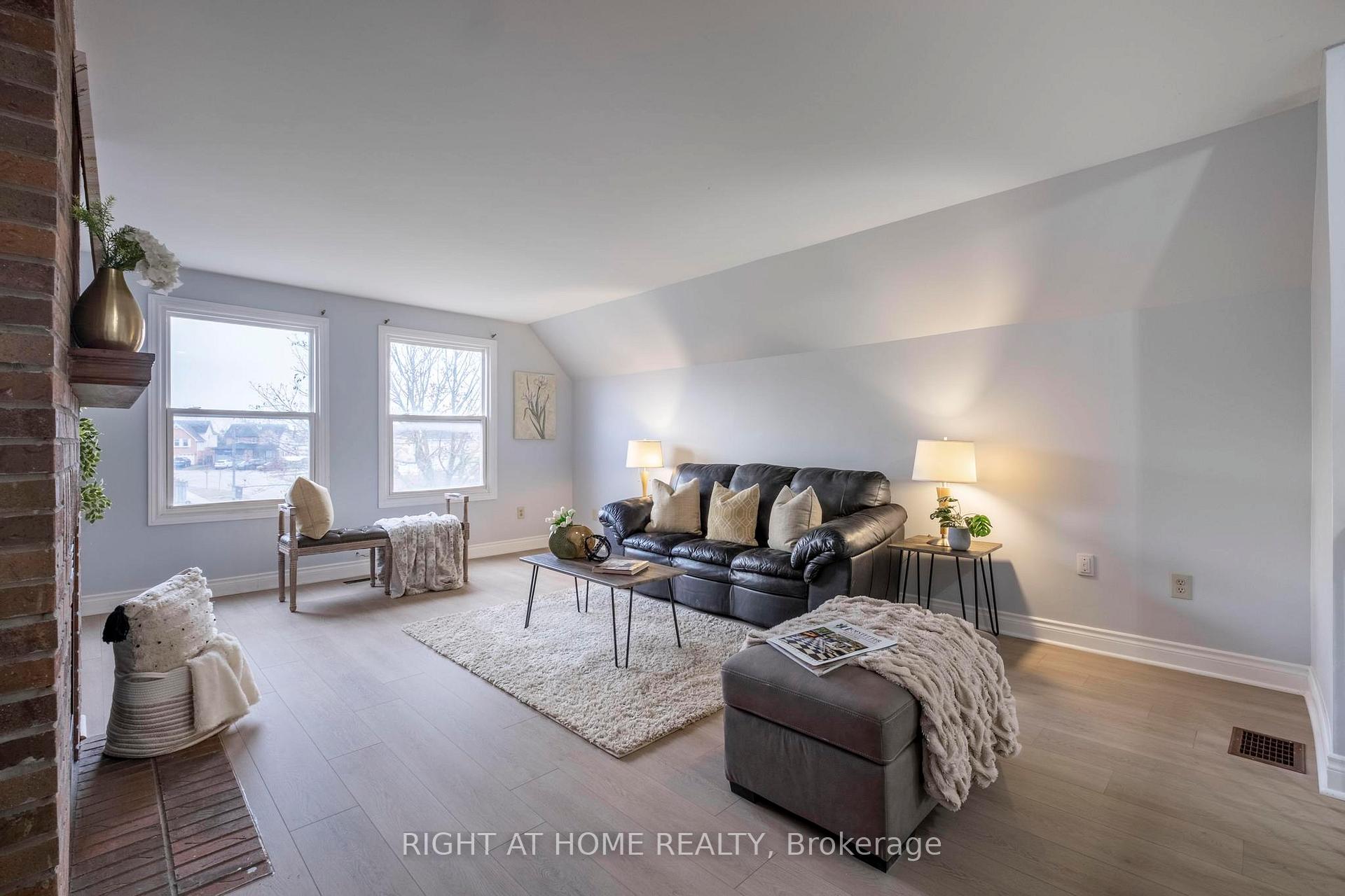 Photo 22 of 28 Chapman Drive, Ajax, Central — HOMEH