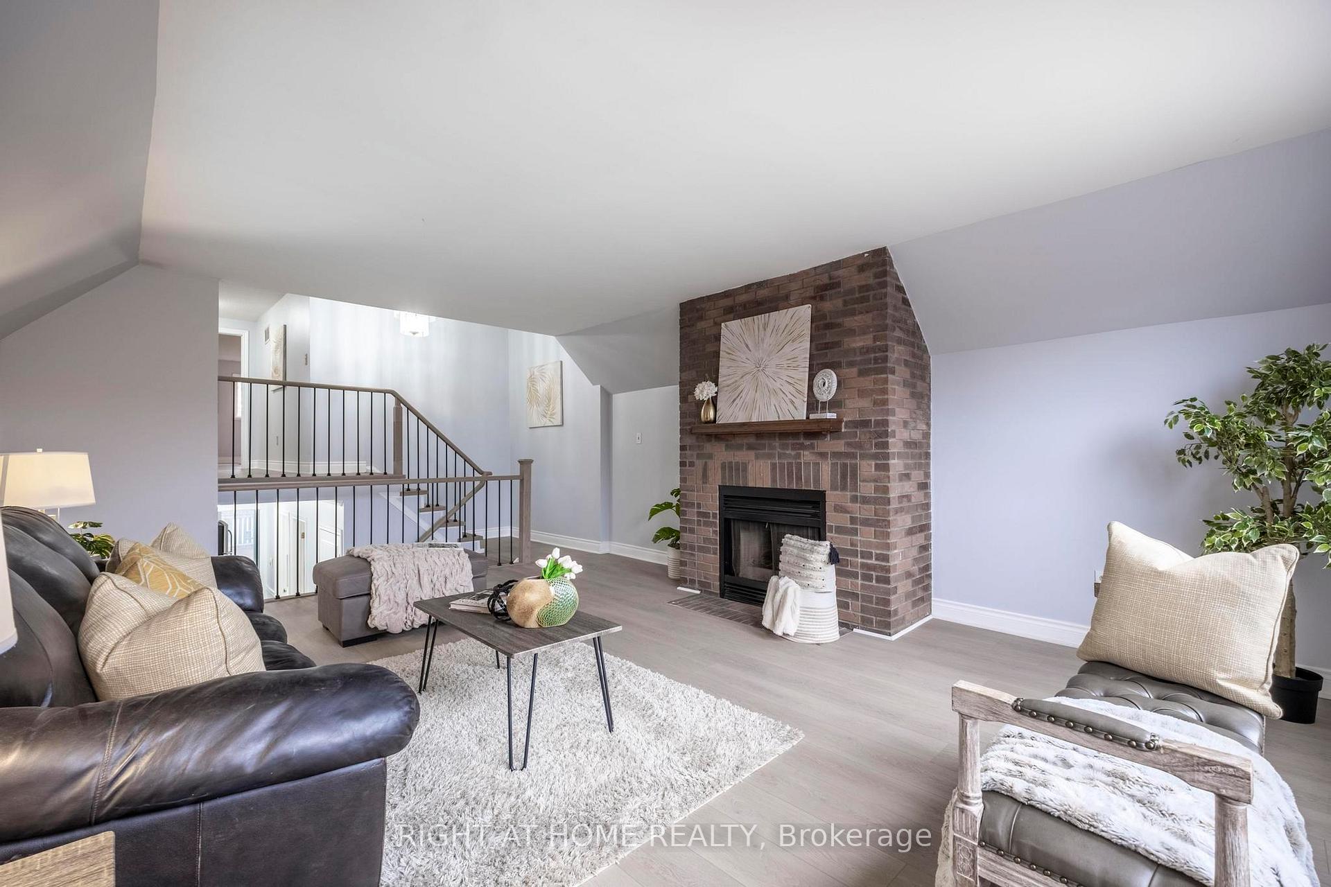 Photo 23 of 28 Chapman Drive, Ajax, Central — HOMEH