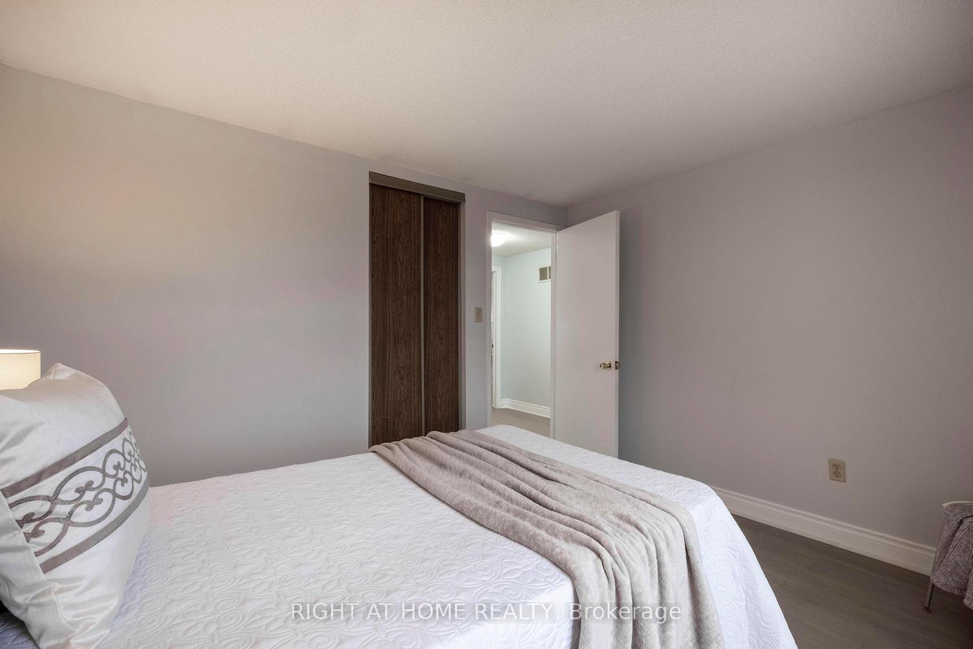 Photo 27 of 28 Chapman Drive, Ajax, Central — HOMEH