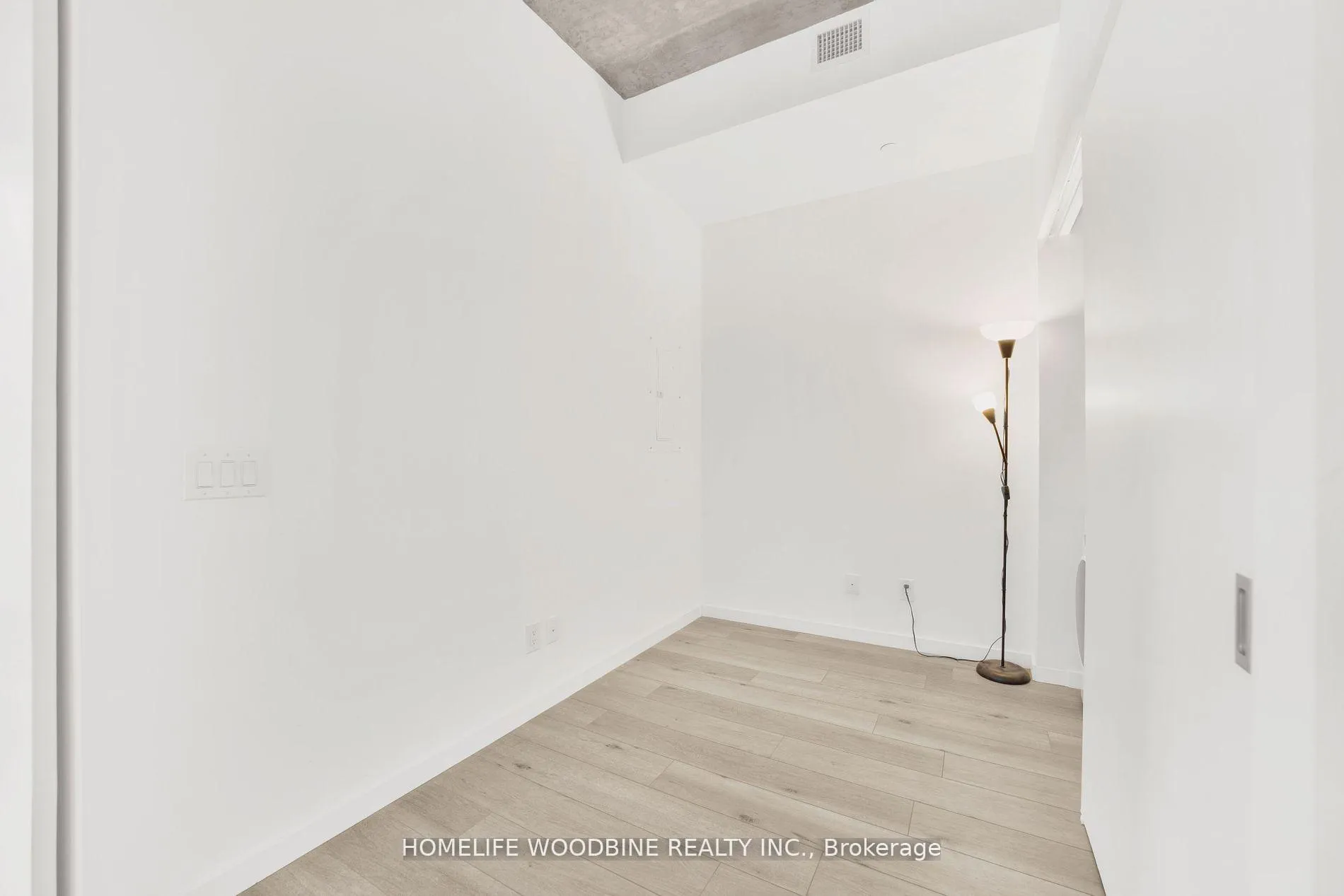 Photo 4 of Unit 210, 7 Smith Crescent S, Etobicoke, Stonegate-Queensway — HOMEH