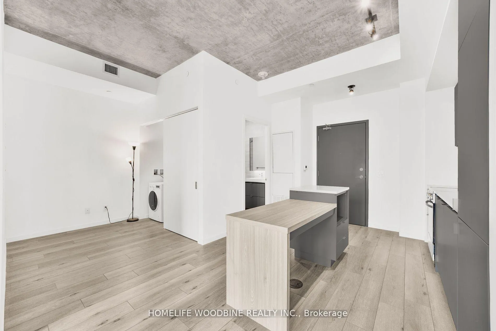 Photo 8 of Unit 210, 7 Smith Crescent S, Etobicoke, Stonegate-Queensway — HOMEH