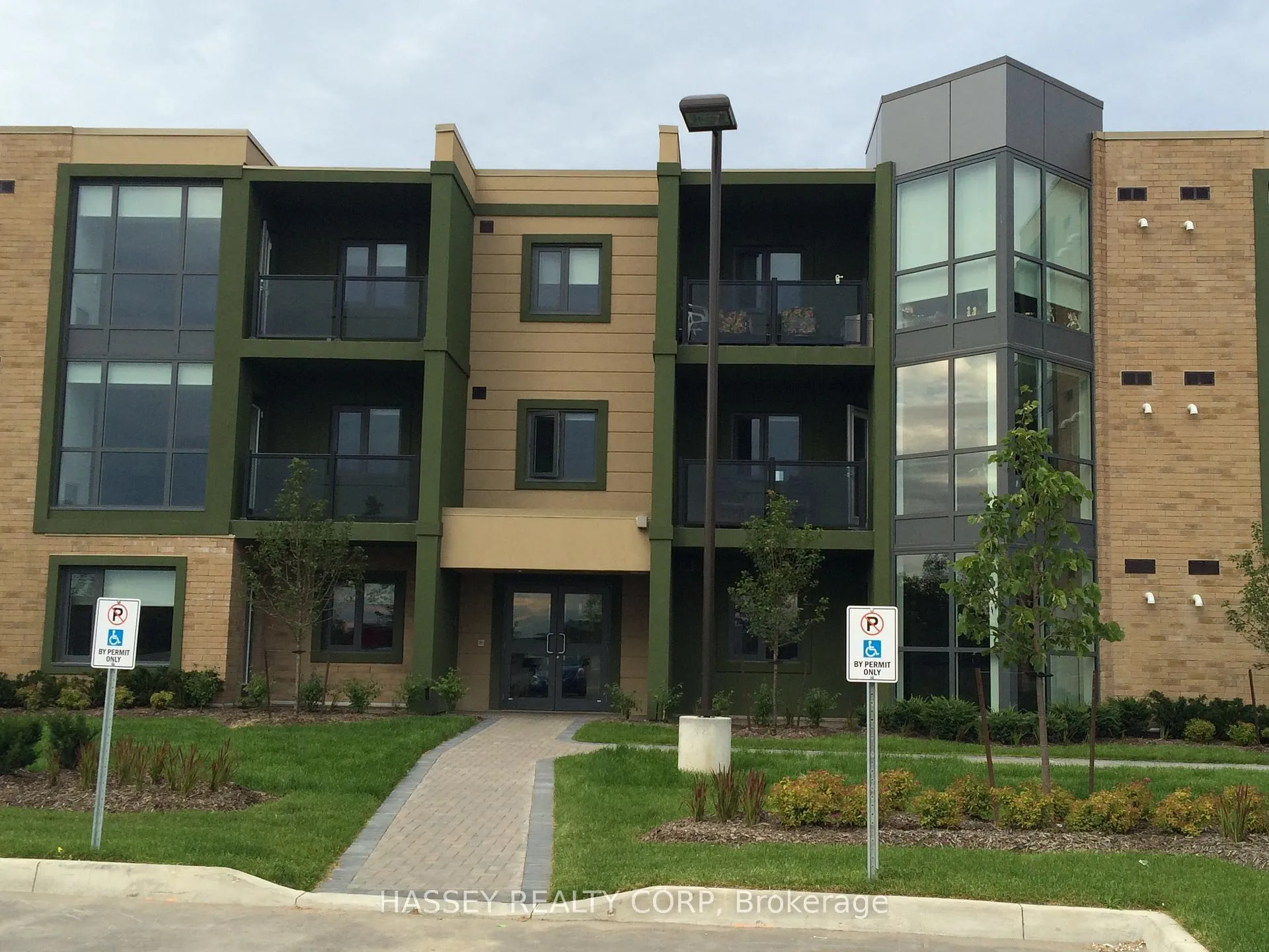 Photo 2 of Unit 107, 12 Royal Parkside Drive, Barrie, Innis-Shore — HOMEH