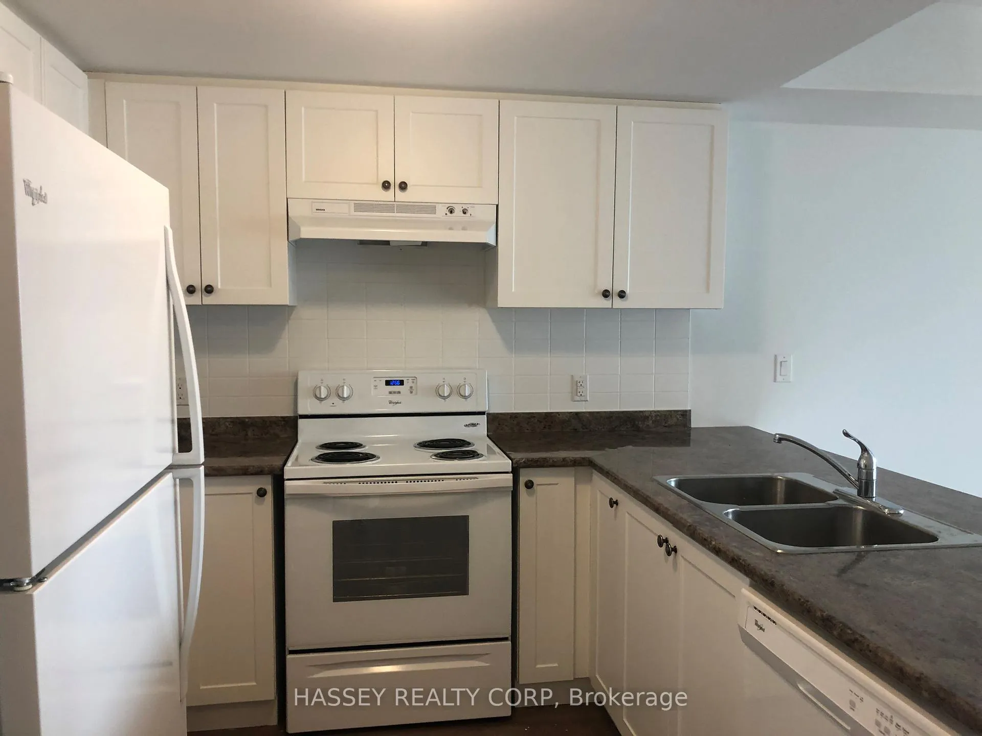 Photo 4 of Unit 107, 12 Royal Parkside Drive, Barrie, Innis-Shore — HOMEH