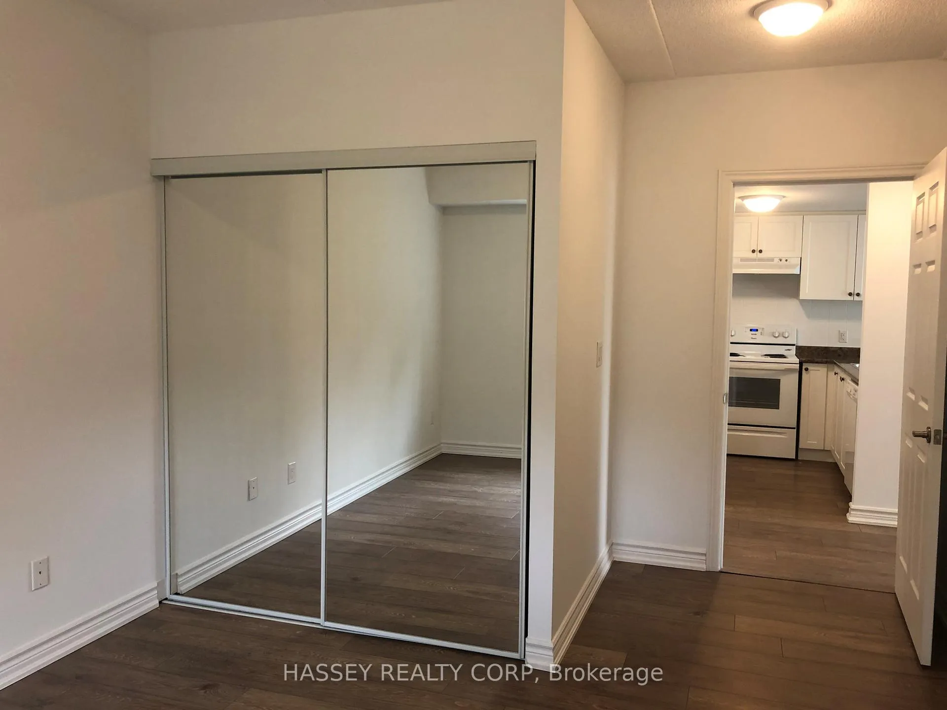 Photo 9 of Unit 107, 12 Royal Parkside Drive, Barrie, Innis-Shore — HOMEH