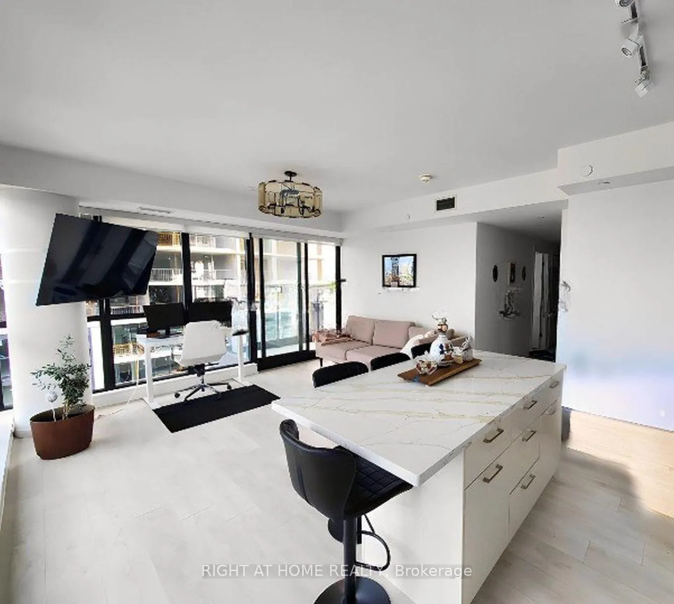Photo 5 of Unit 1308, 33 Frederick Todd Way, Toronto, Thorncliffe Park — HOMEH