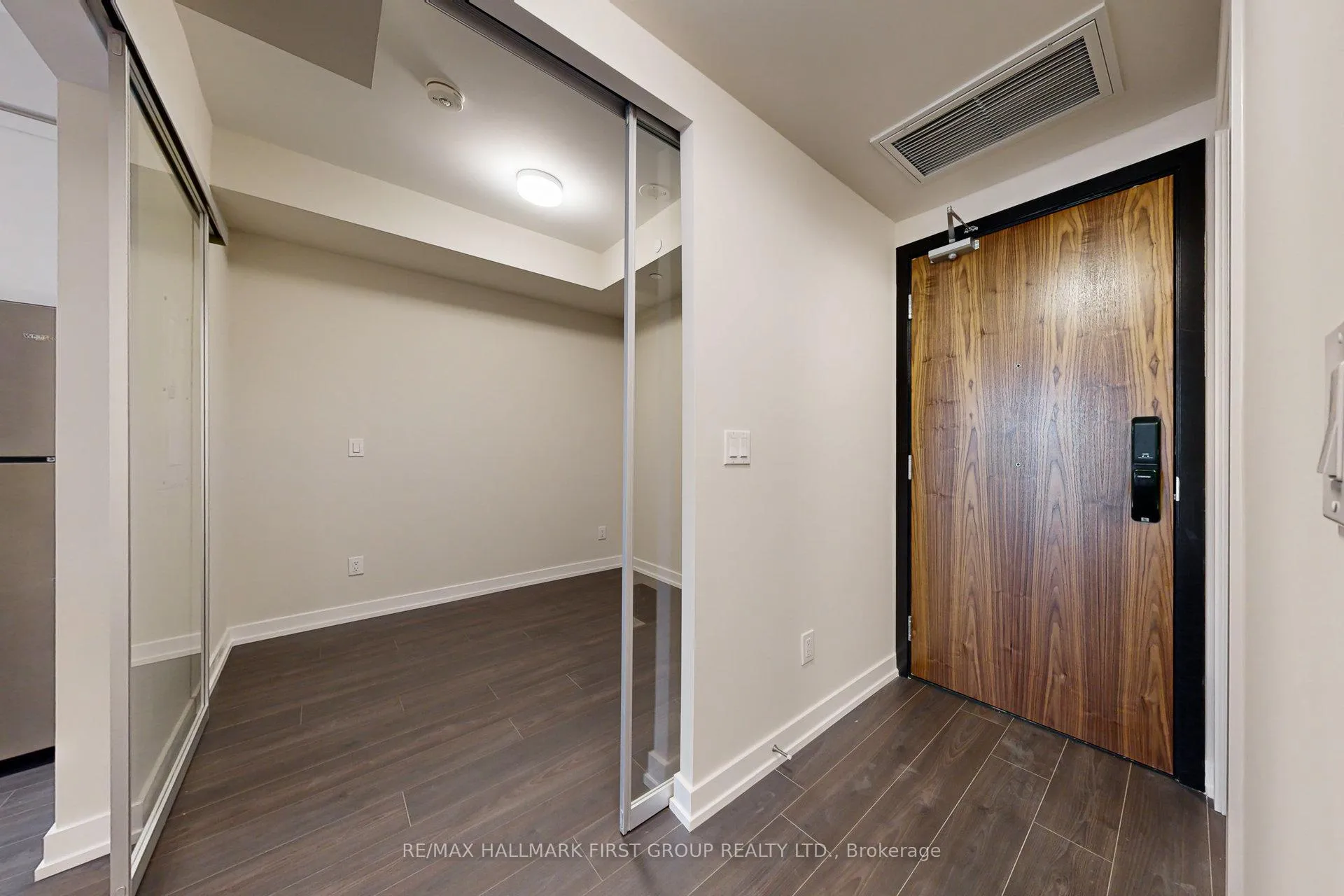 Photo 4 of Unit 327, 201 Brock Street S, Whitby, Downtown Whitby — HOMEH