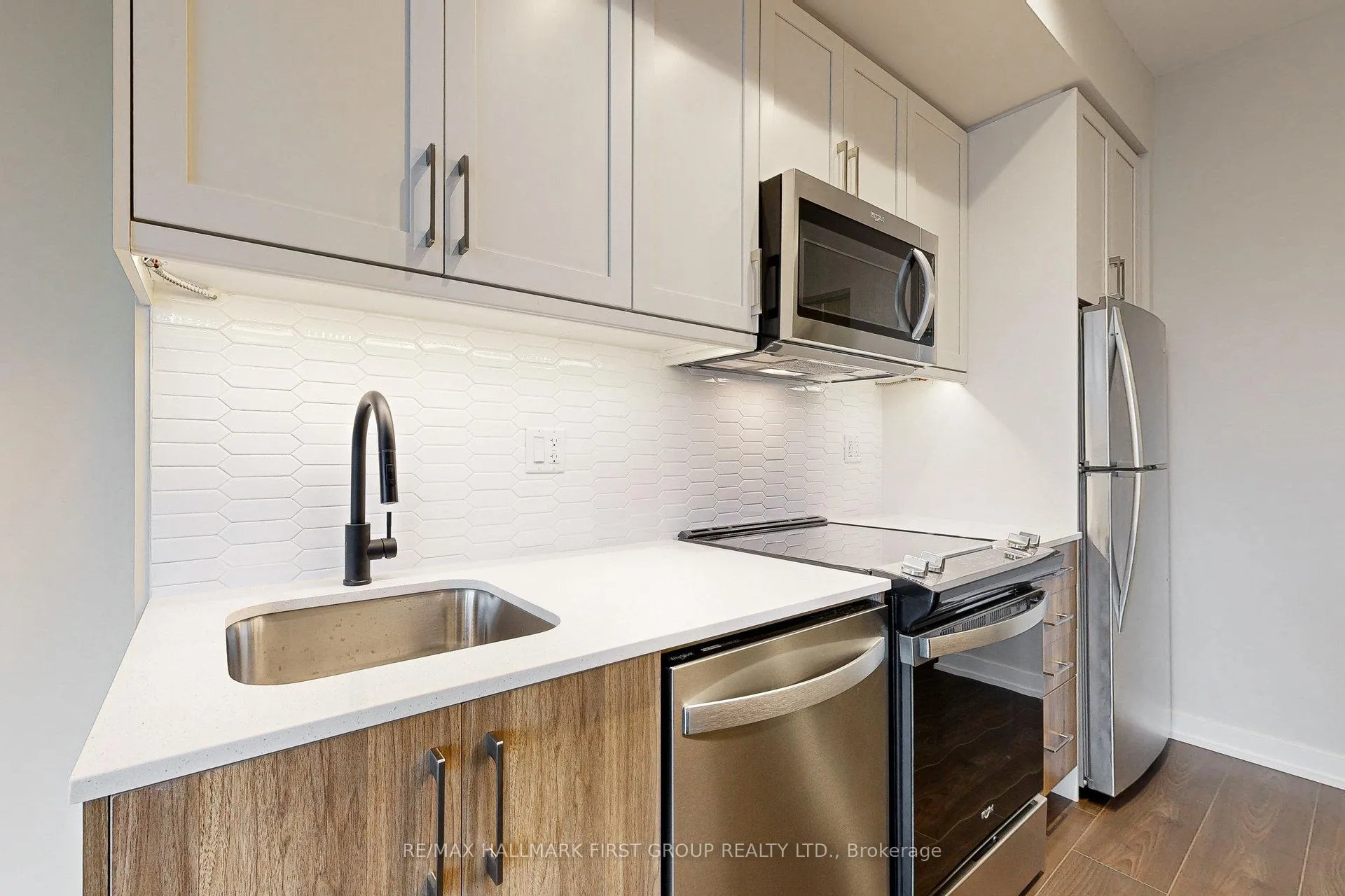 Photo 8 of Unit 327, 201 Brock Street S, Whitby, Downtown Whitby — HOMEH