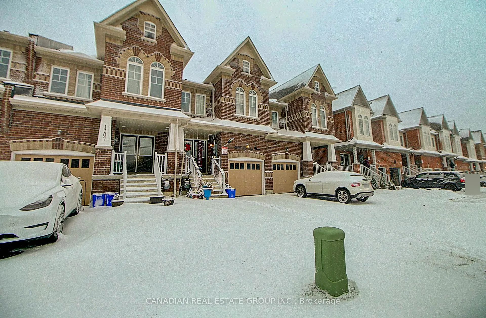Photo 3 of 1205 Kettering Drive, Oshawa, Eastdale — HOMEH