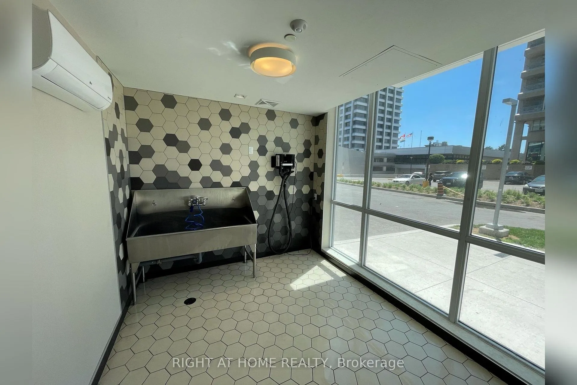 Photo 17 of Unit 1708, 2 Sonic Way, Toronto, Flemingdon Park — HOMEH