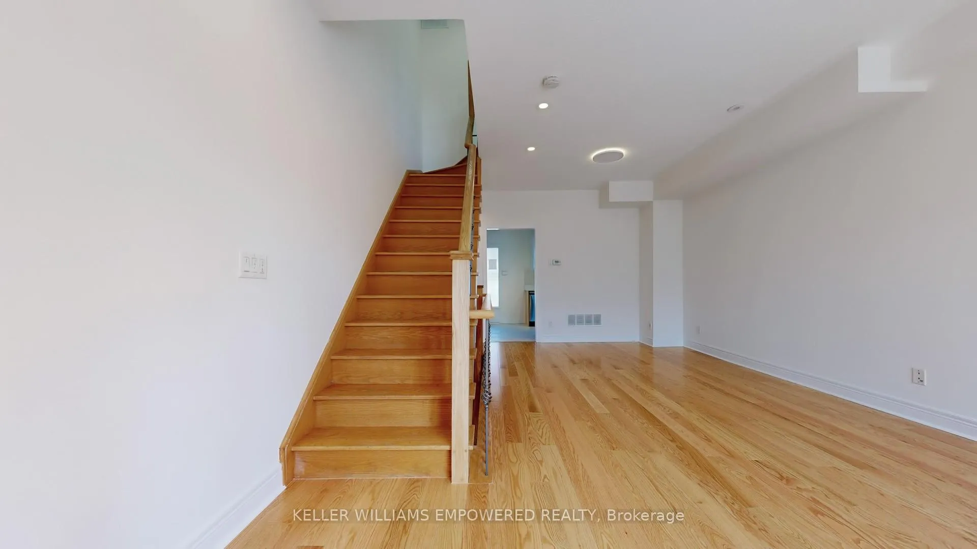 Photo 6 of Unit TH 3, 68 Suncrest Boulevard, Markham, Commerce Valley — HOMEH