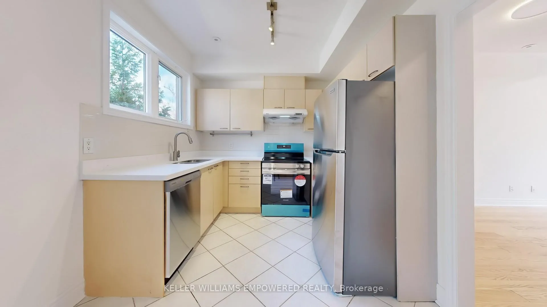 Photo 11 of Unit TH 3, 68 Suncrest Boulevard, Markham, Commerce Valley — HOMEH