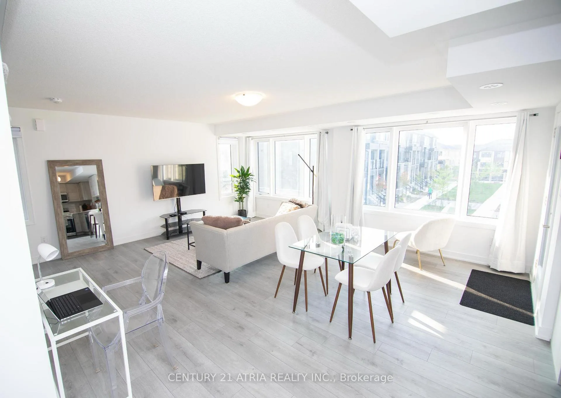 Photo 2 of 26 Magnolia Lane, Barrie, Innis-Shore — HOMEH